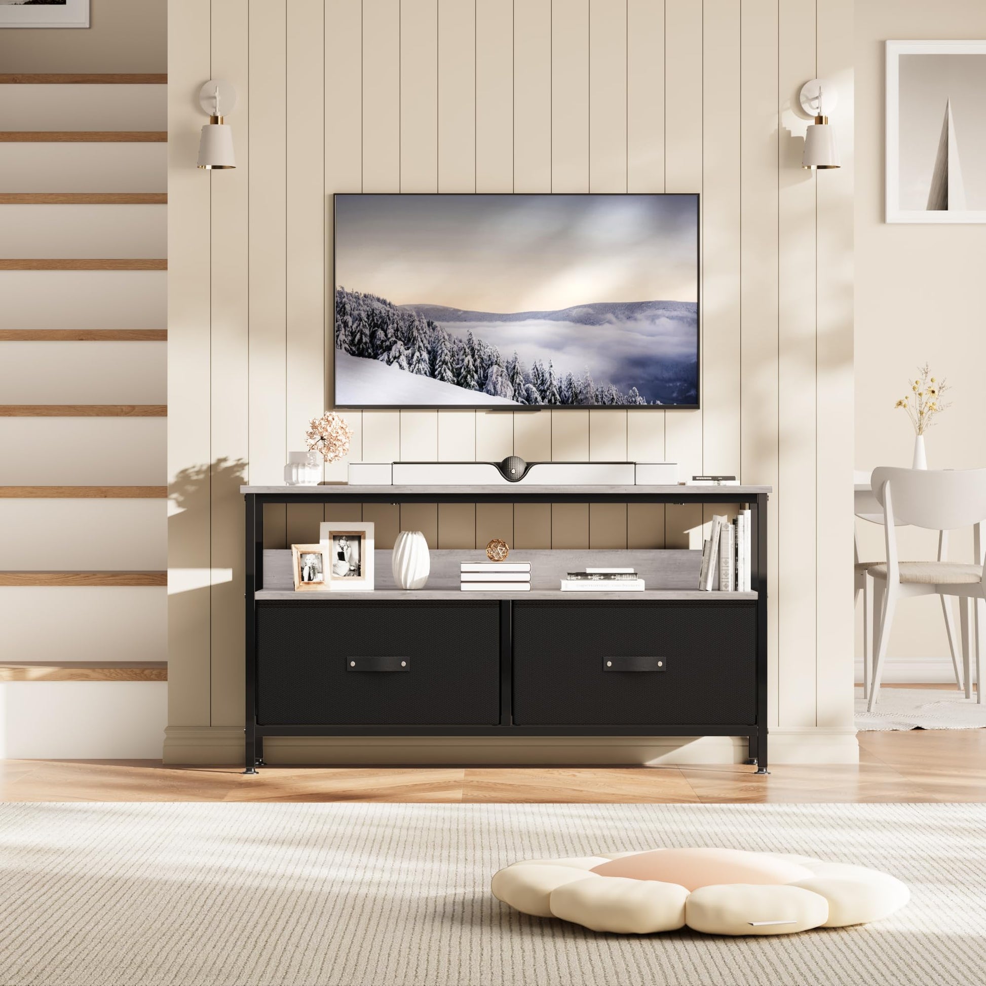 Mobile TV Garvee da 50 pollici, mobiletto TV compatto per soggiorno, 2 cassetti, legno grigio, cassetti neri, consolle TV in stile cassettiera, camera da letto