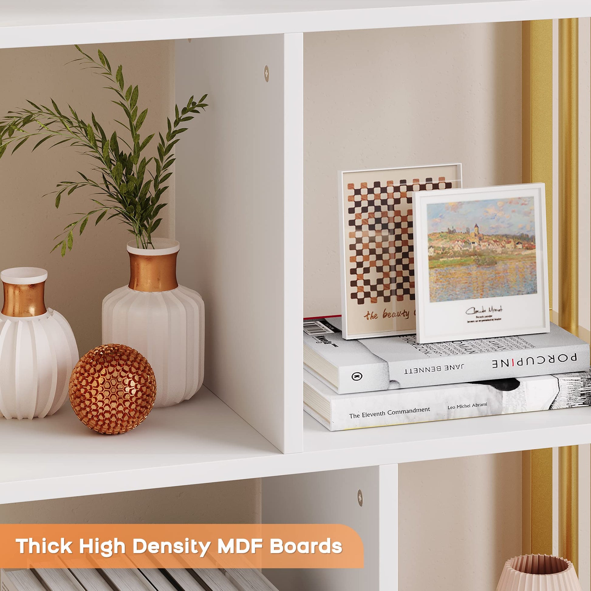 Libreria Garvee a 4 ripiani con 3 cassetti, oro e bianco, struttura in metallo per soggiorno e ufficio, design moderno, piedini regolabili