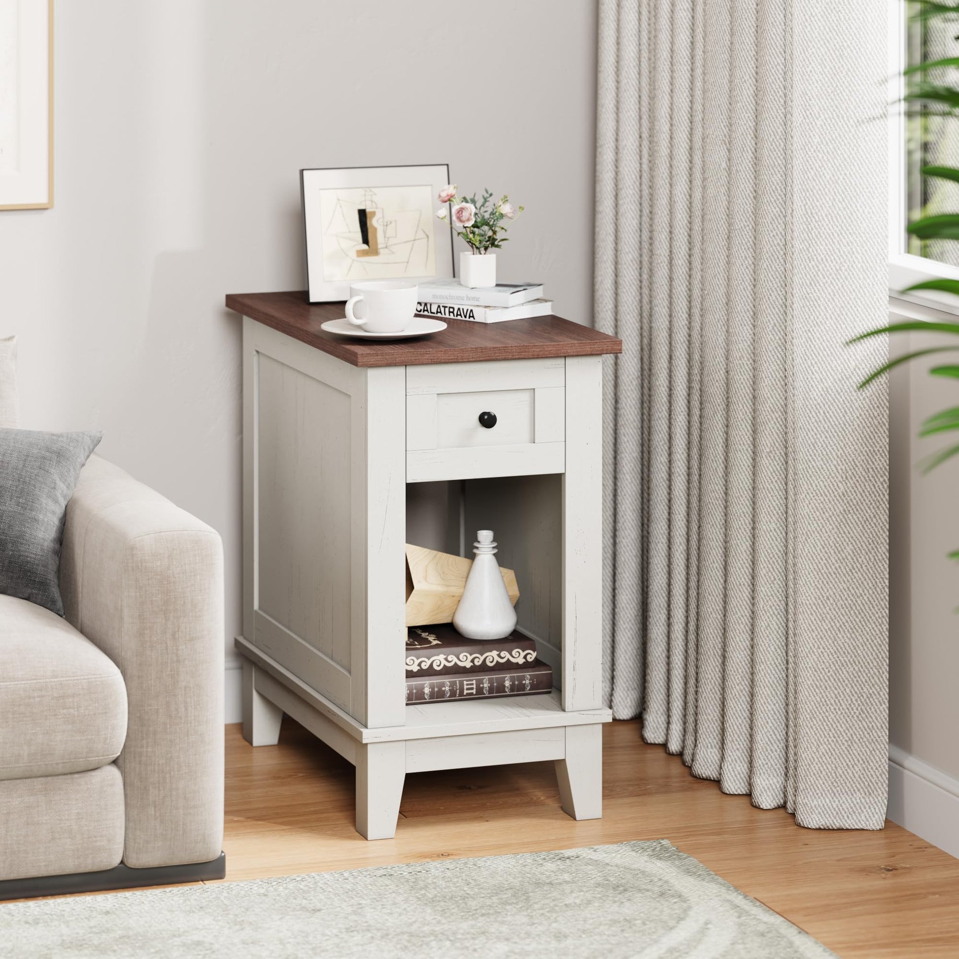 Tavolino laterale stretto Garvee con stazione di ricarica, 2 porte USB e 2 porte CA, in legno MDF per soggiorno e camera da letto, robusto, spazio di archiviazione, colori del legno