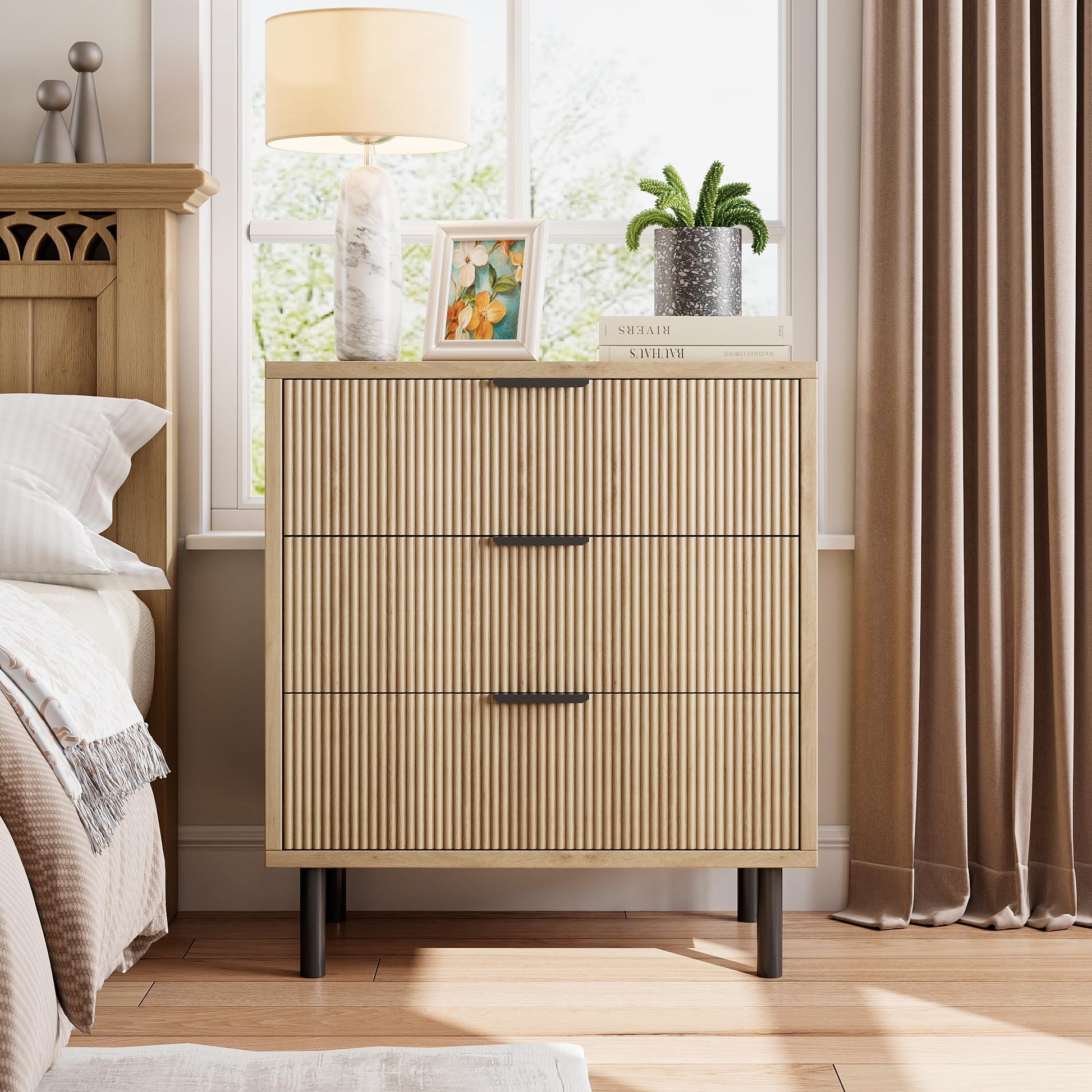Cassettiera Garvee in rovere con 3 cassetti, design scanalato, gambe in metallo, protezione antiribaltamento per camera da letto e soggiorno, bianco, moderno