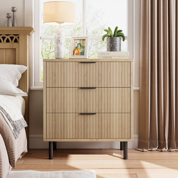 Cassettiera Garvee in rovere con 3 cassetti, design scanalato, gambe in metallo, protezione antiribaltamento per camera da letto e soggiorno, bianco, moderno