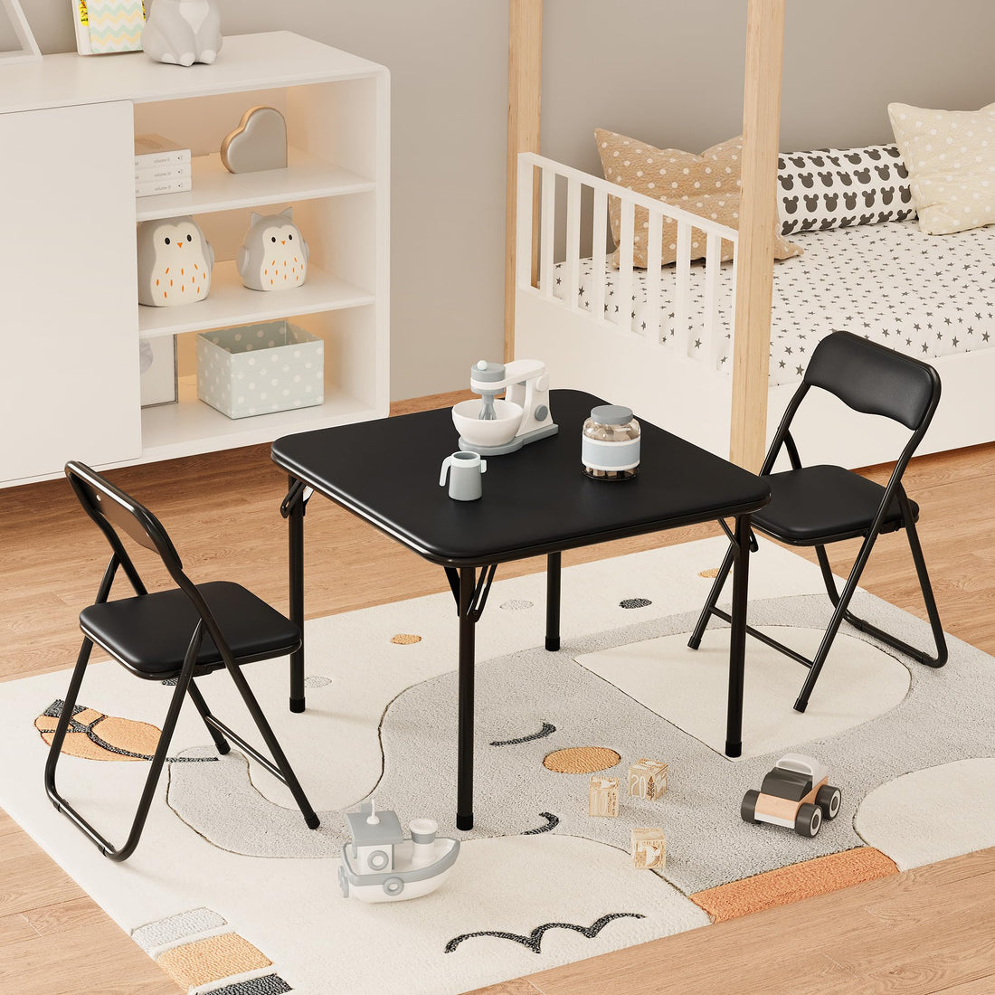 Set tavolo e sedie pieghevoli Garvee per bambini con morbida imbottitura in PU, struttura in acciaio robusto, design ergonomico, portatile, per mangiare e giocare
