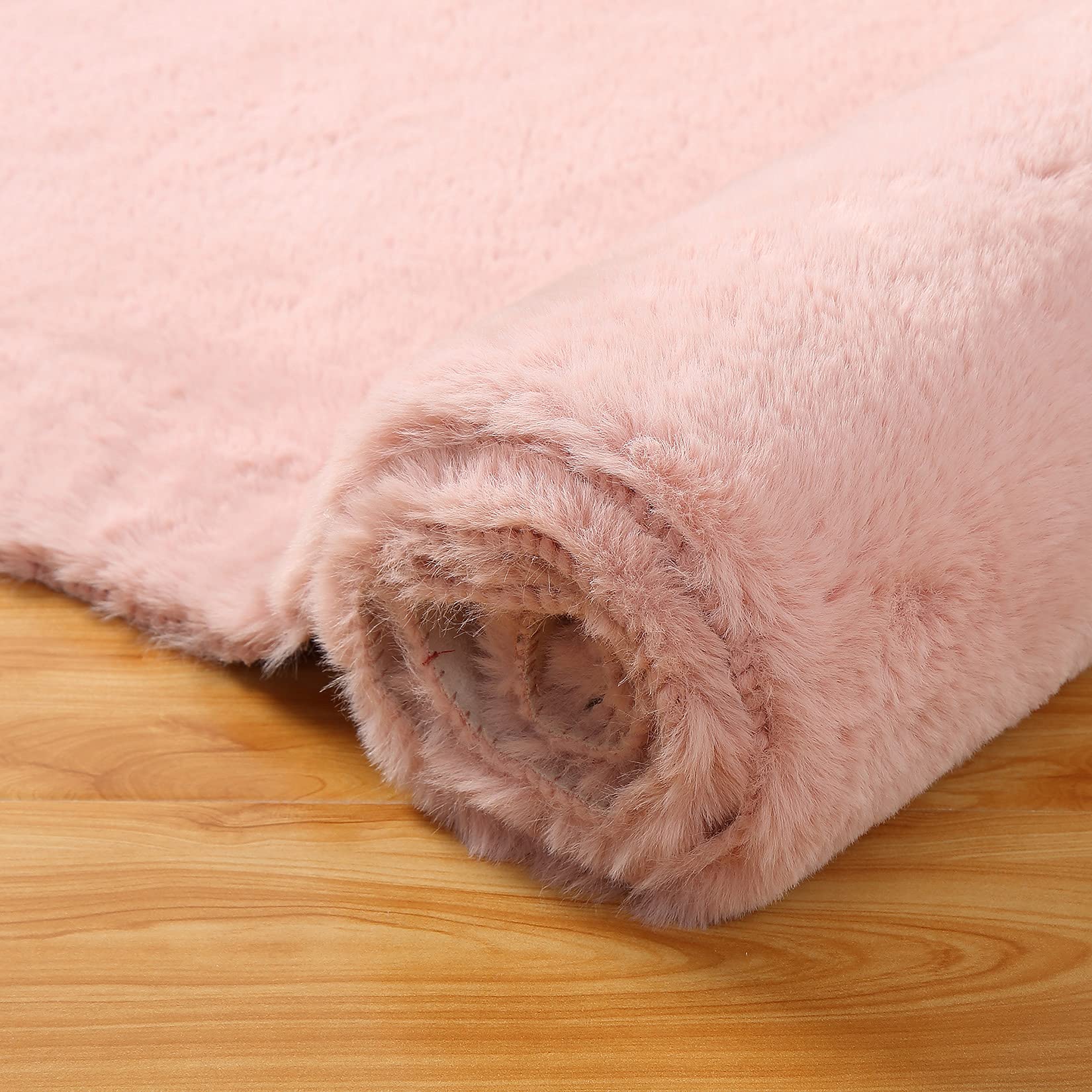 Tappeti piccoli Garvee 2x3 piedi antiscivolo in pelliccia sintetica soffice per camera da letto per bambini multicolore