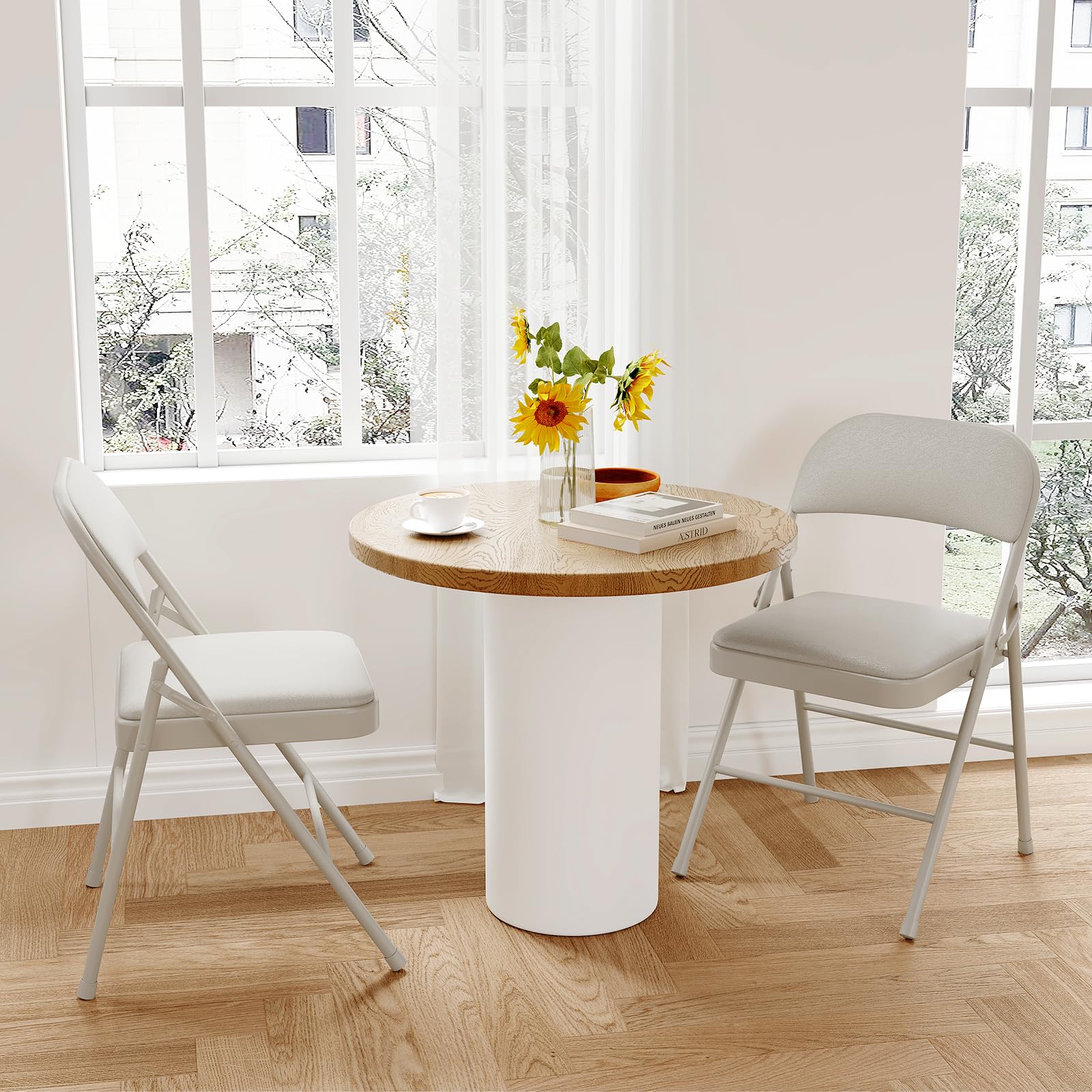 Garvee Set di 4 sedie pieghevoli con cuscini, in similpelle, beige, per uso interno ed esterno, leggere, pieghevoli, supportano fino a 350 libbre