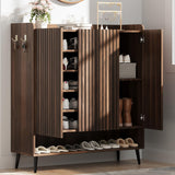 Garvee Mobile Porta Scarpe Grande Con 3 Ante, Ripiani Regolabili, Organizzatore Con Ganci, Angoli Sicuri, Design Moderno, Noce, Per Ingresso E Corridoio