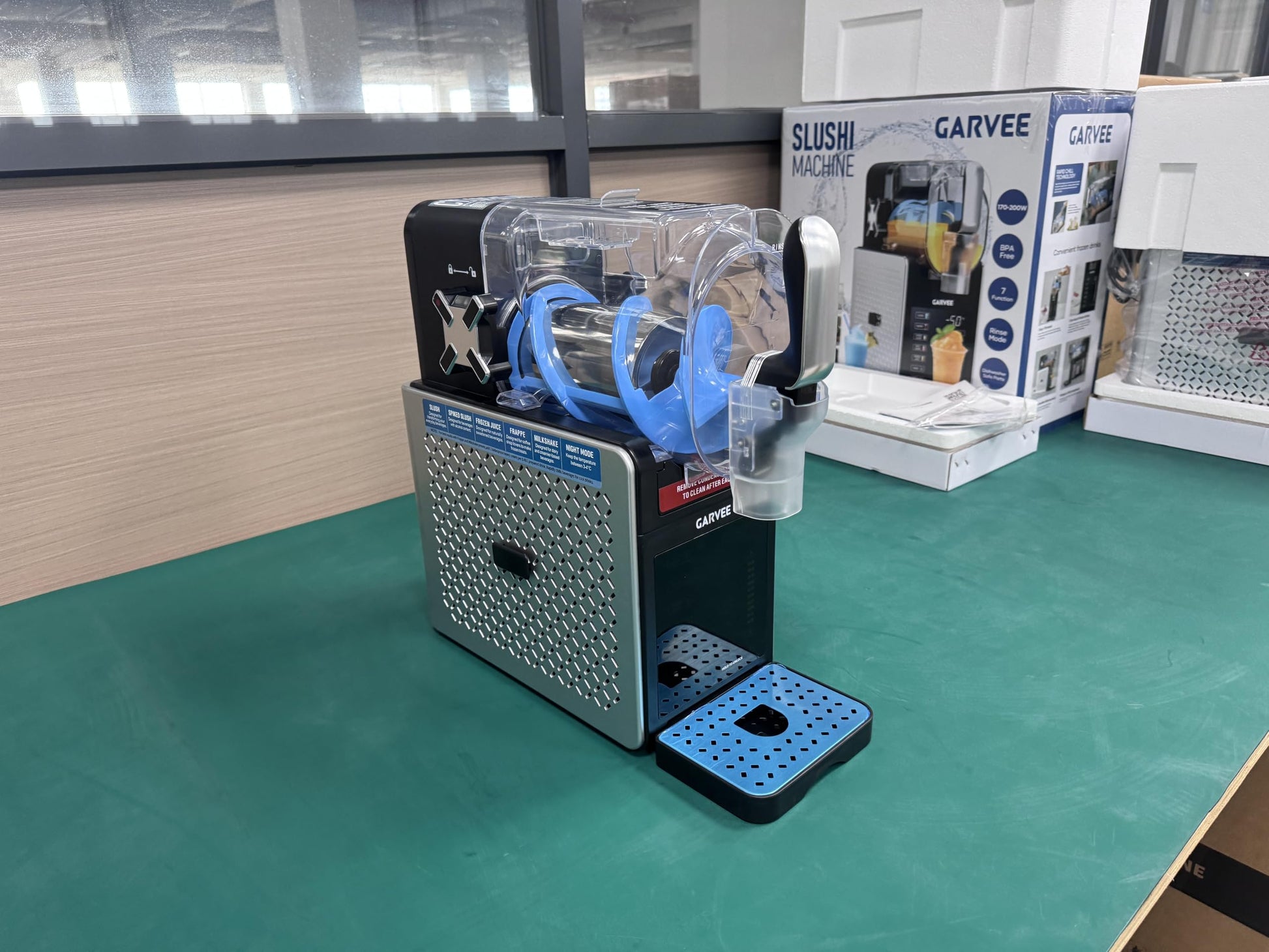 Macchina per granite Garvee ABS FS-201 Standard europeo Materiale robusto Raffreddamento efficiente Compatto Per feste ed eventi