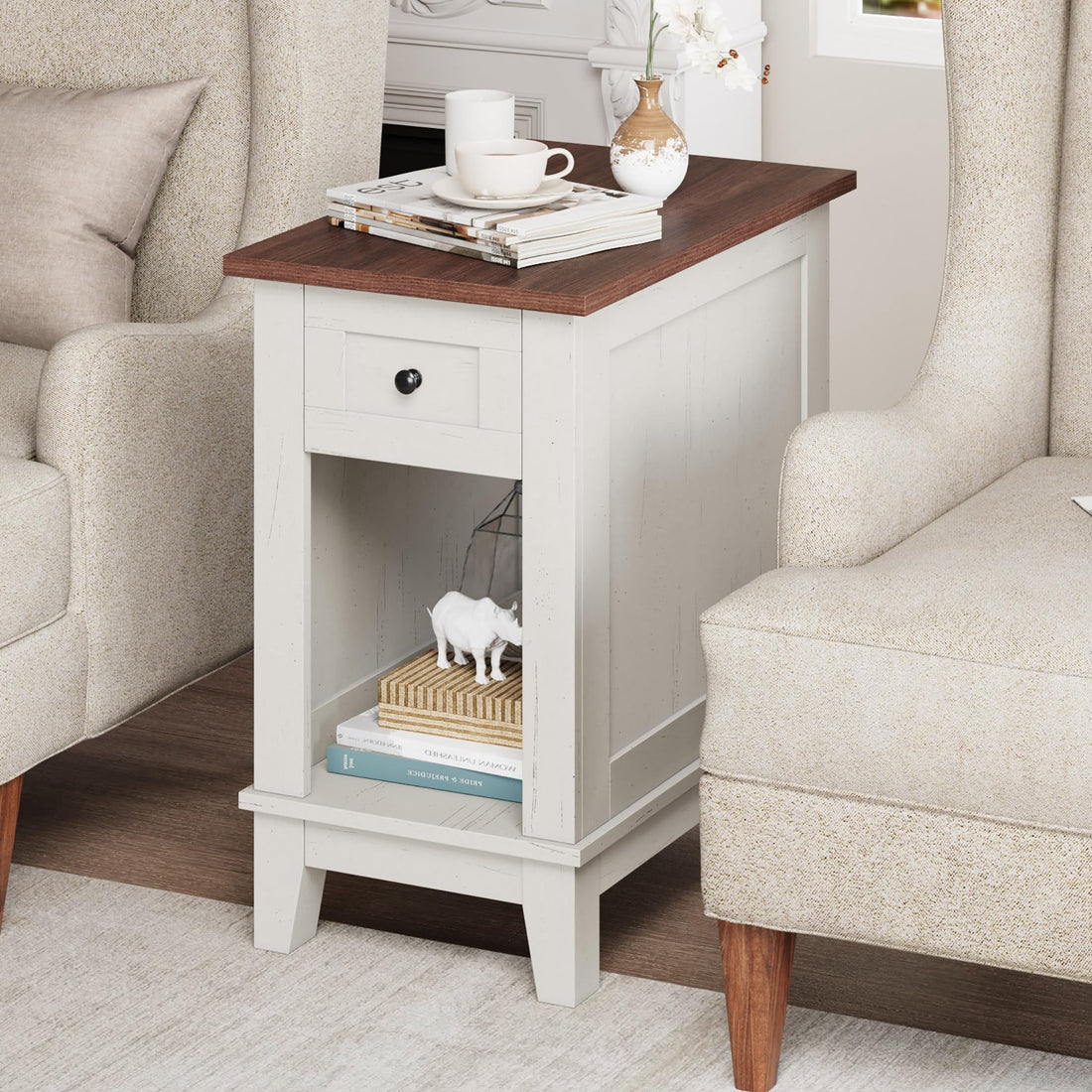 Tavolino laterale stretto Garvee con stazione di ricarica, 2 porte USB e 2 porte CA, in legno MDF per soggiorno e camera da letto, robusto, spazio di archiviazione, colori del legno