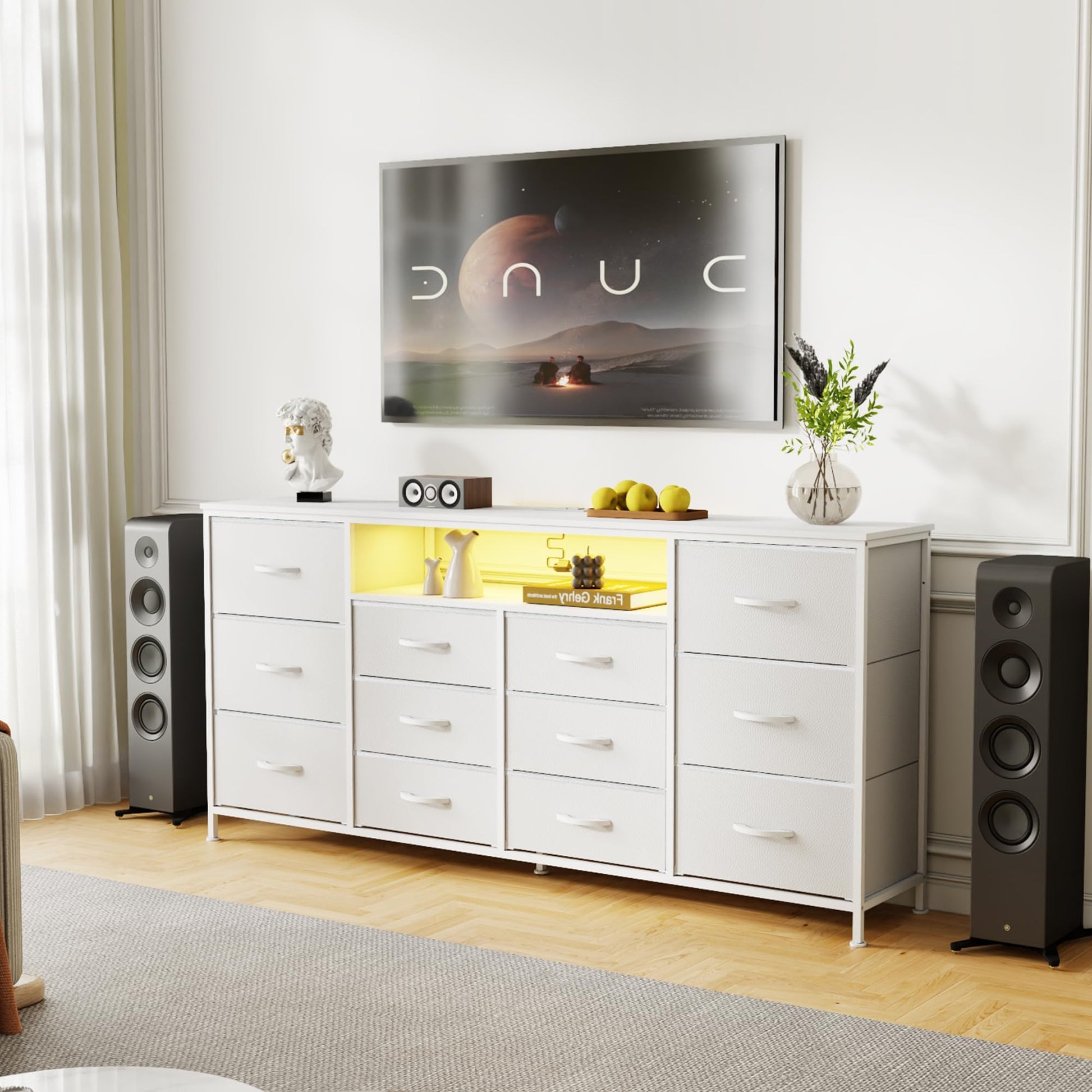 Mobile TV Garvee da 63" per TV da 65-75" con 12 cassetti, illuminazione a LED, rivestimento in tessuto, caricabatterie, ripiani aperti, mobili moderni per soggiorno