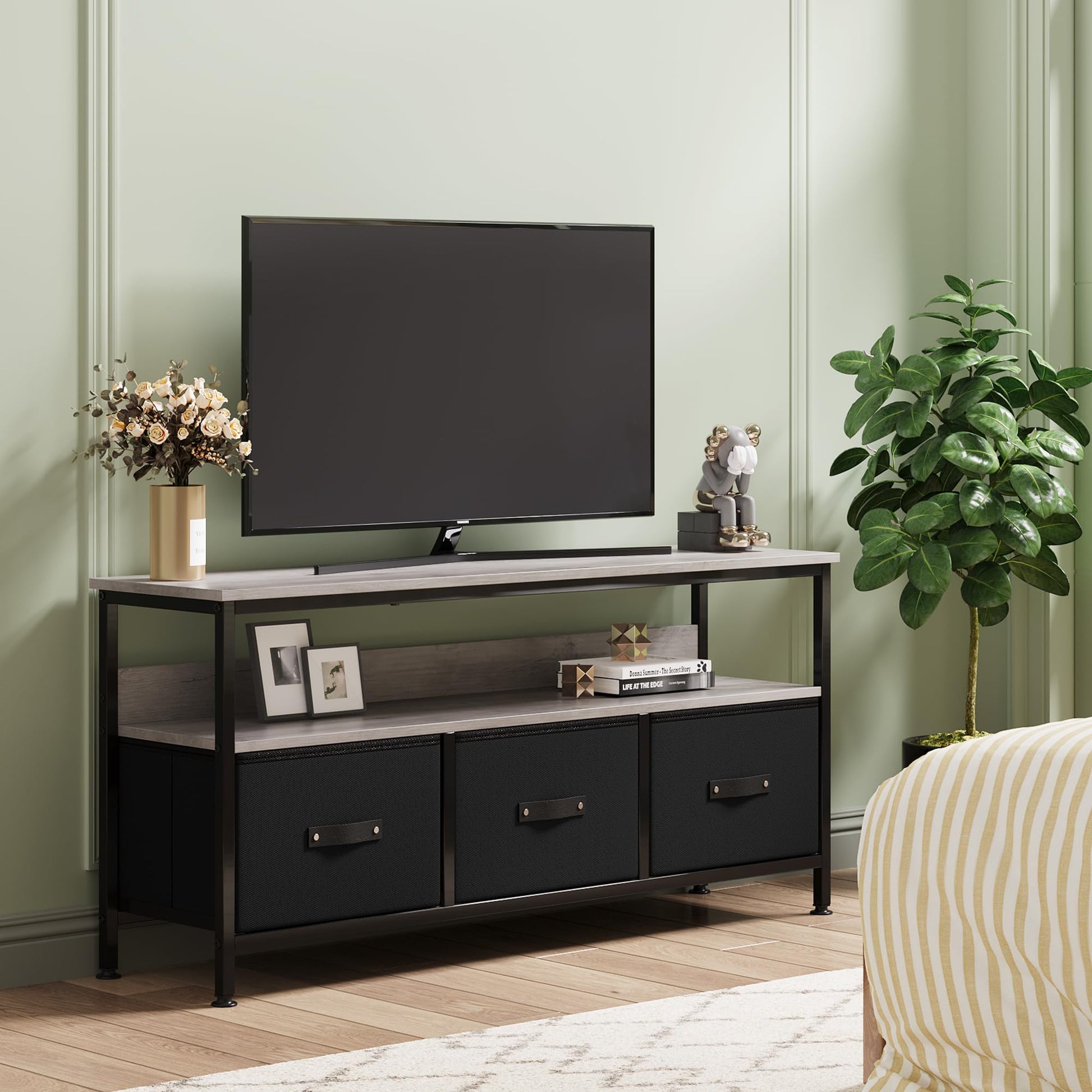 Mobile porta TV Garvee da 55 pollici con cassetti in tessuto e piedini regolabili per soggiorno e camera da letto, grigio, robusto legno MDF