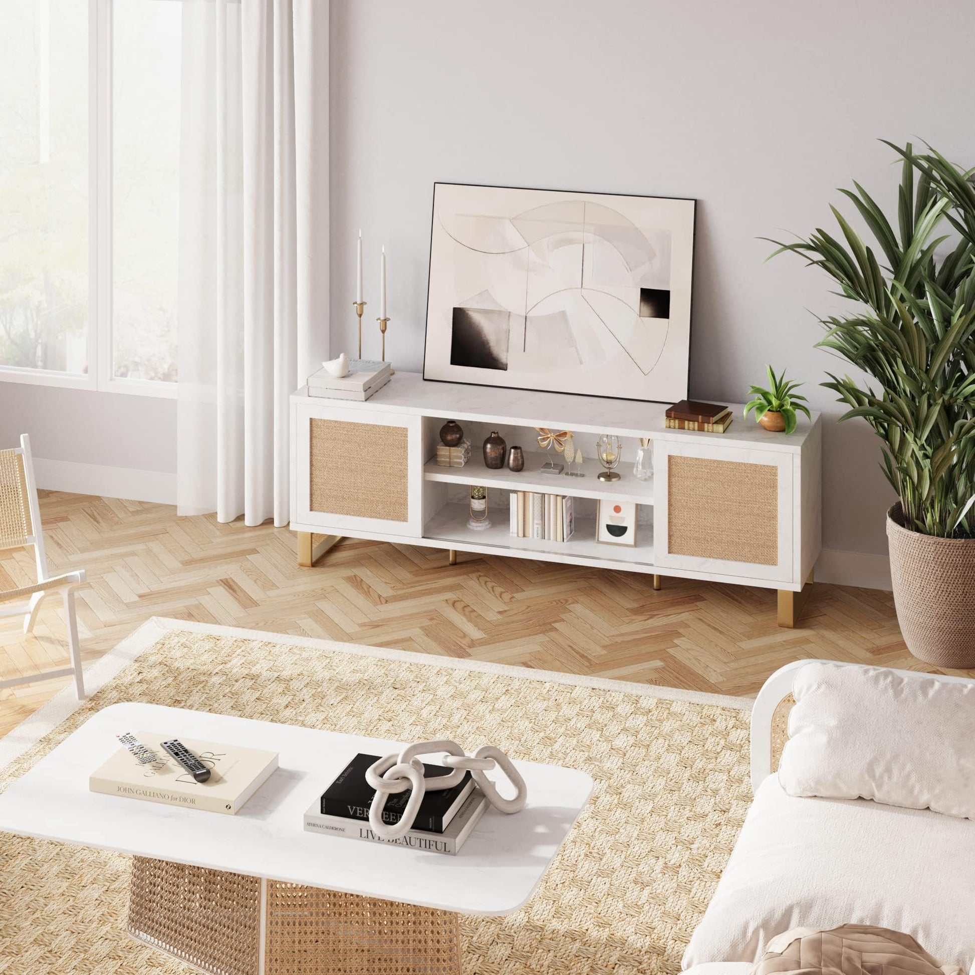 Mobile porta TV Garvee in rattan da 66 pollici, bianco, moderno, con spazio di archiviazione, ante in rattan, gambe dorate per soggiorno e camera da letto