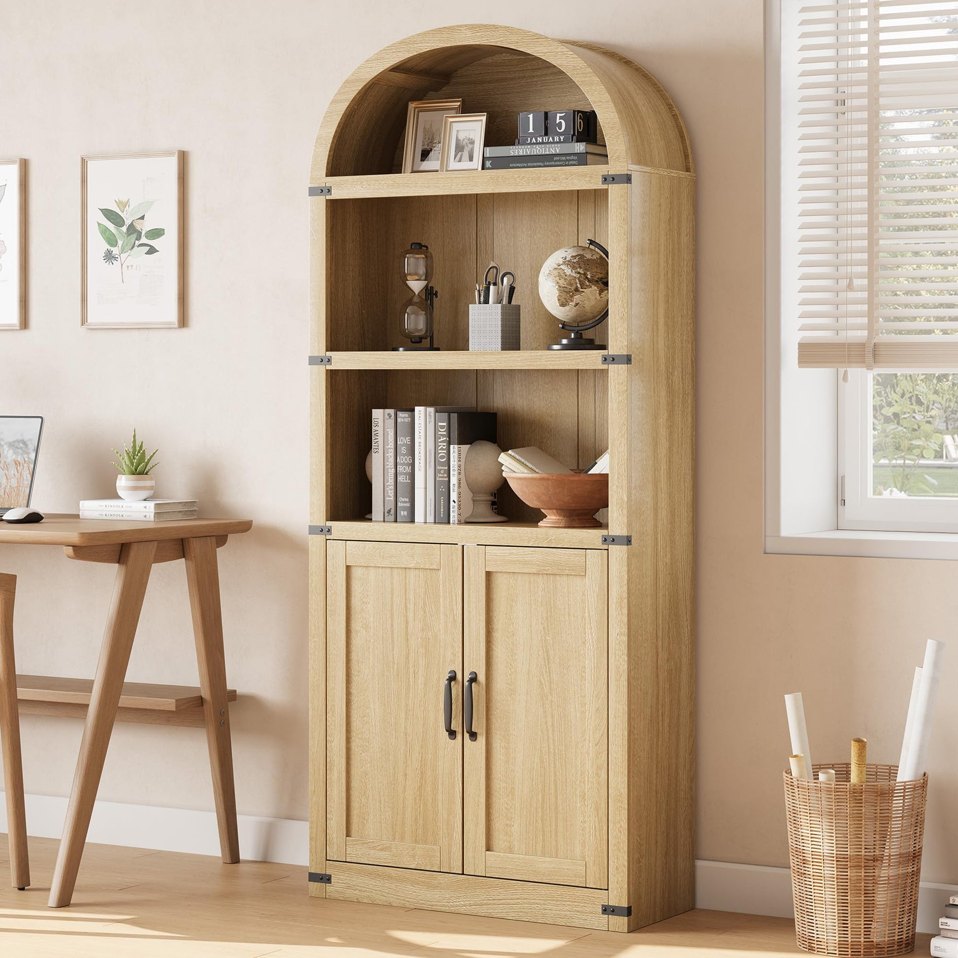 Libreria Garvee con ante, 71,65 pollici, stile fattoria, legno MDF, protezioni angolari in metallo, soggiorno e ufficio, colori legno naturale