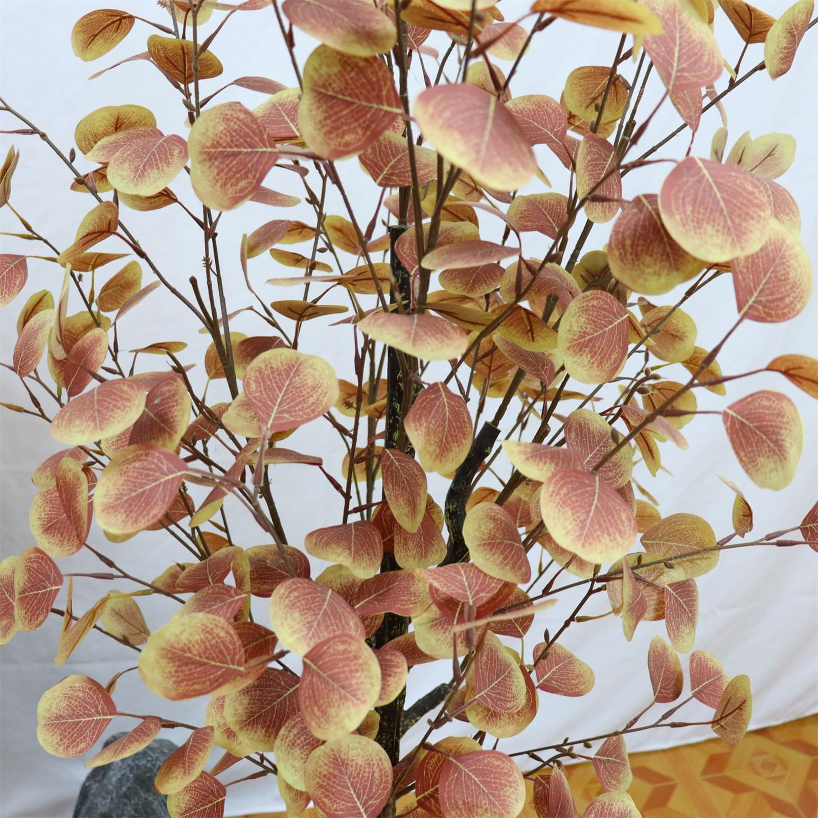 Albero di eucalipto artificiale Garvee da 6 piedi con foglie di seta per soggiorno e uso esterno, vaso di plastica, foglie autunnali, realistico, facile da curare