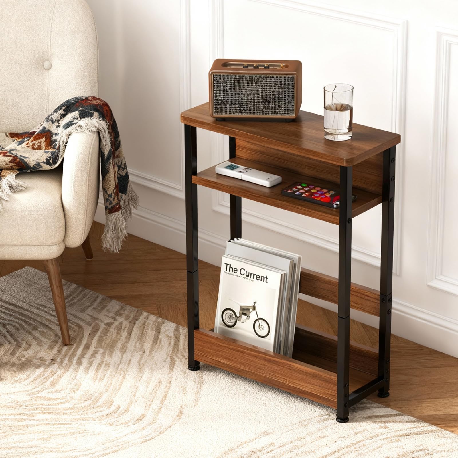 Tavolino laterale stretto Garvee, 3 ripiani con ripiano, MDF e metallo, stile rustico, piedini regolabili, soggiorno e ufficio, salvaspazio, nero