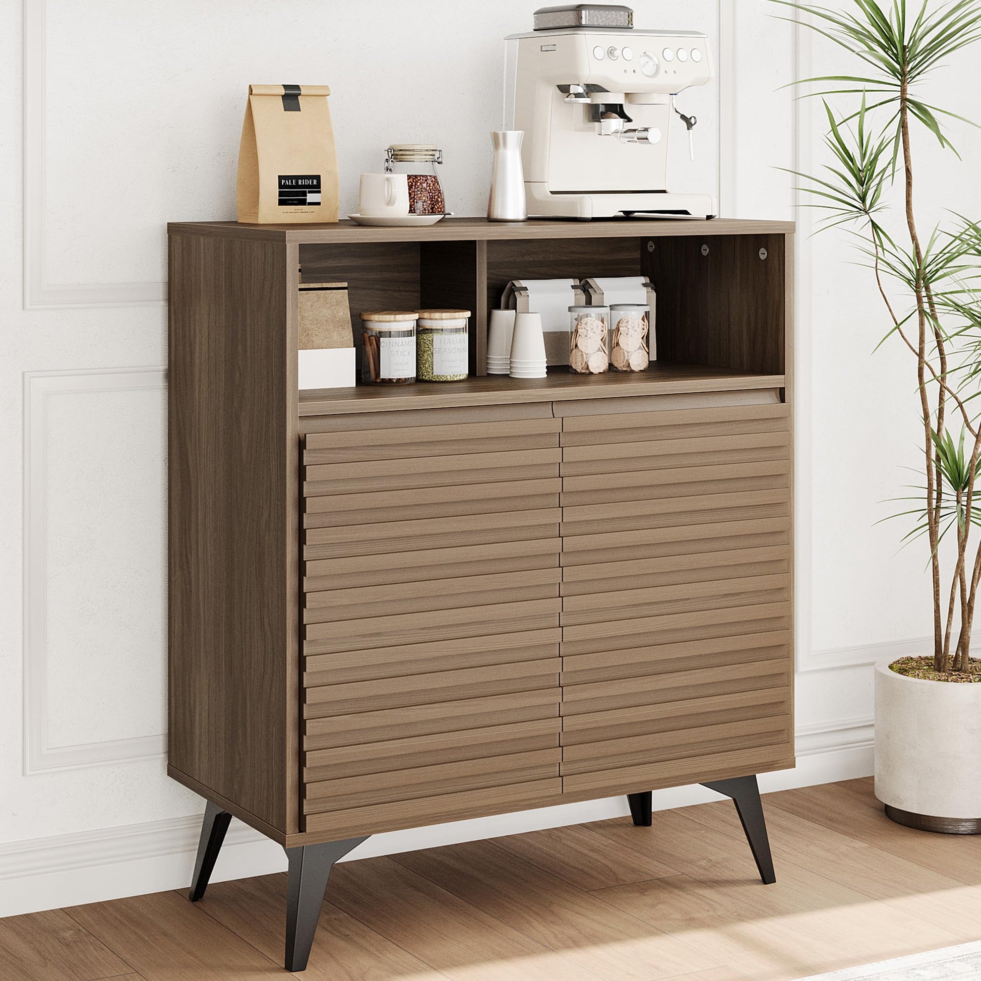 Credenza con ante scanalate Garvee, con ripiani regolabili, per soggiorno, cucina, corridoio, struttura in legno, gambe 3D, gambe in metallo