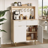 Credenza a buffet scanalata Garvee con ripiani regolabili, 2 cassetti, legno, gambe in metallo, soggiorno e cucina moderni, protezione antiribaltamento, elegante motivo a onde