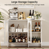 Credenza Garvee Buffet con ante in vetro, ripiani regolabili, MDF 3C, vetro, maniglie in metallo, bianco moderno, per soggiorno e sala da pranzo