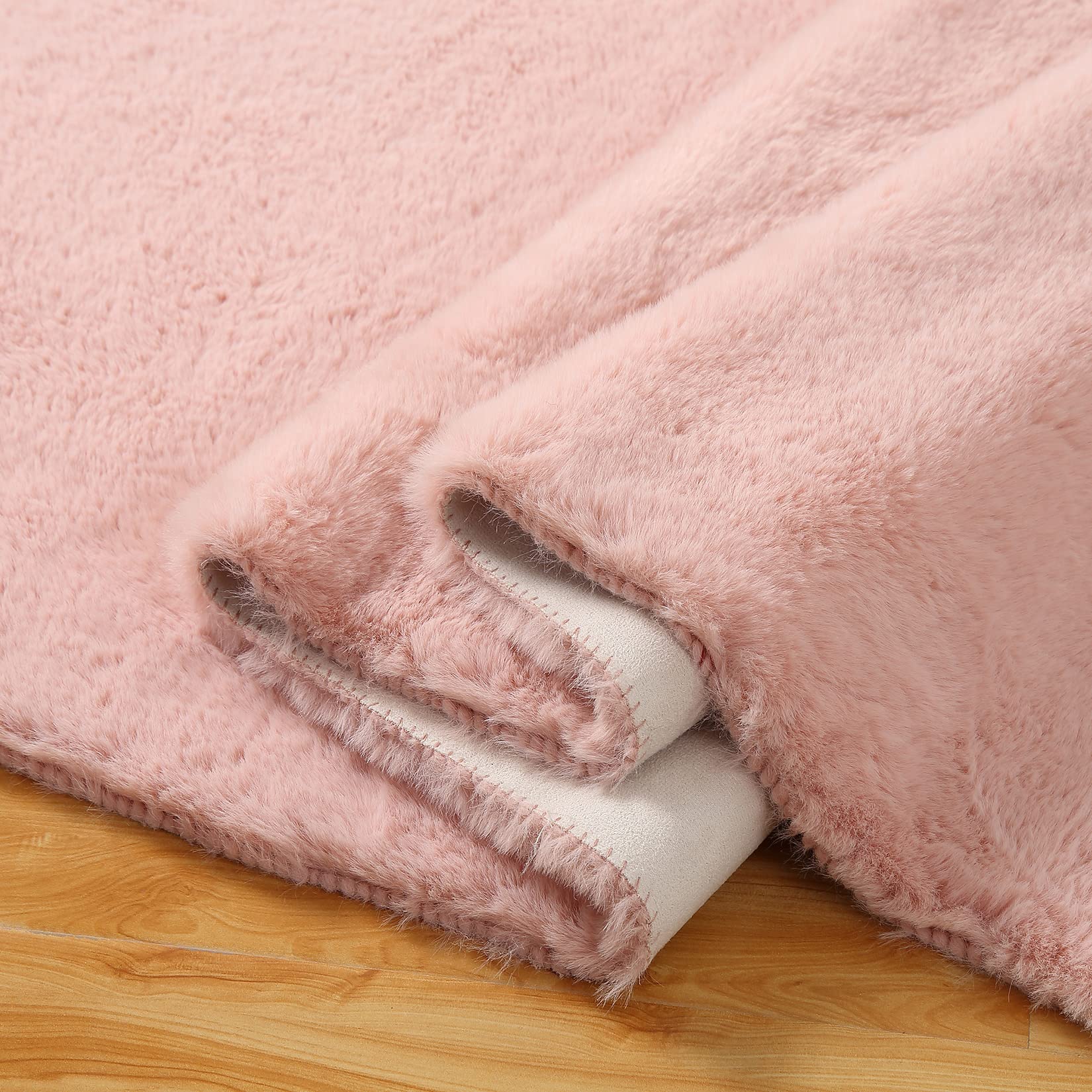 Tappeti piccoli Garvee 2x3 piedi antiscivolo in pelliccia sintetica soffice per camera da letto per bambini multicolore