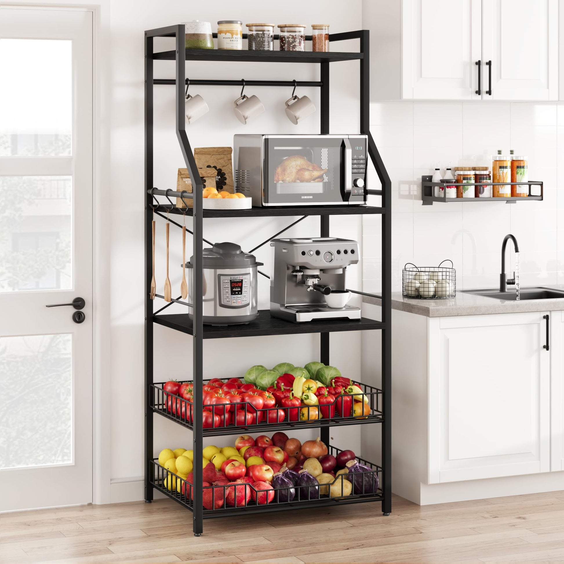 Scaffale da cucina Garvee Bakers Rack con 5 ripiani, 2 cestelli in filo metallico, 8 ganci, robusto MDF e acciaio, nero rustico, versatile per cucina e bar
