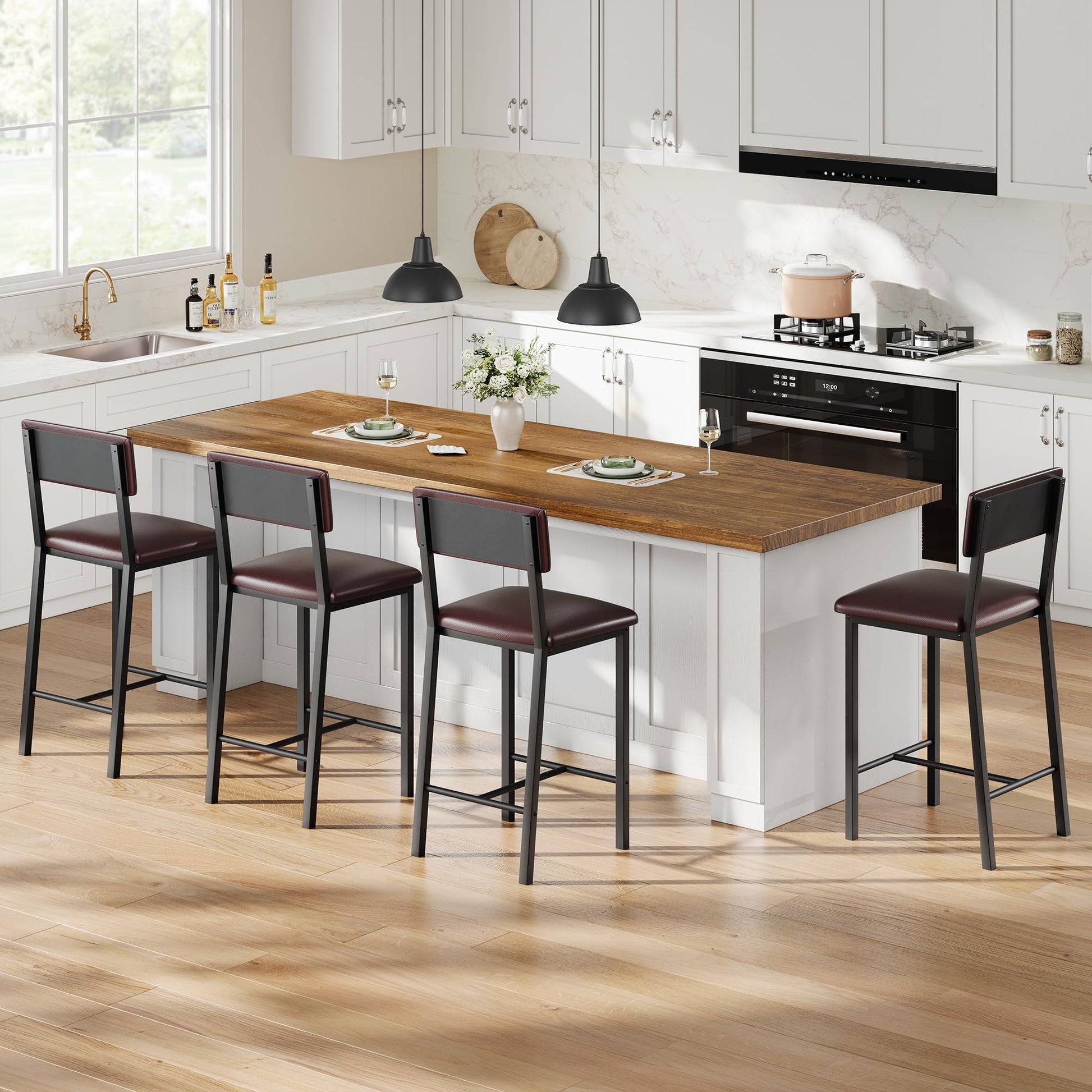 Set di 4 sgabelli da bar Garvee, in similpelle, ergonomici e stabili, struttura in MDF e acciaio, poggiapiedi e schienale, marrone scuro, per cucina e bar