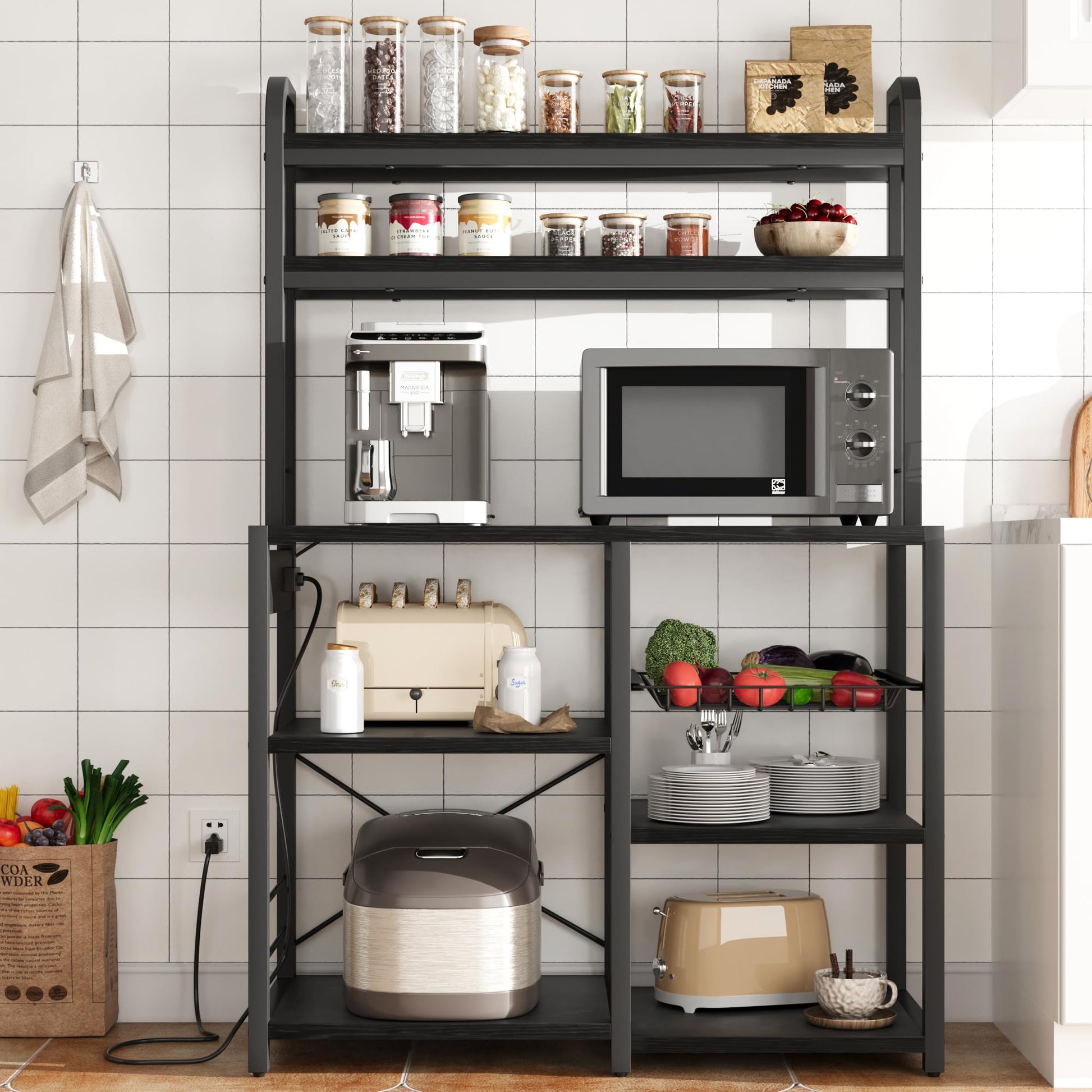 Scaffale Garvee Bakers a 5 ripiani con presa di corrente per cucina e bar, 35,41" L x 15,71" W x 59,12" H, nero, struttura in legno e metallo