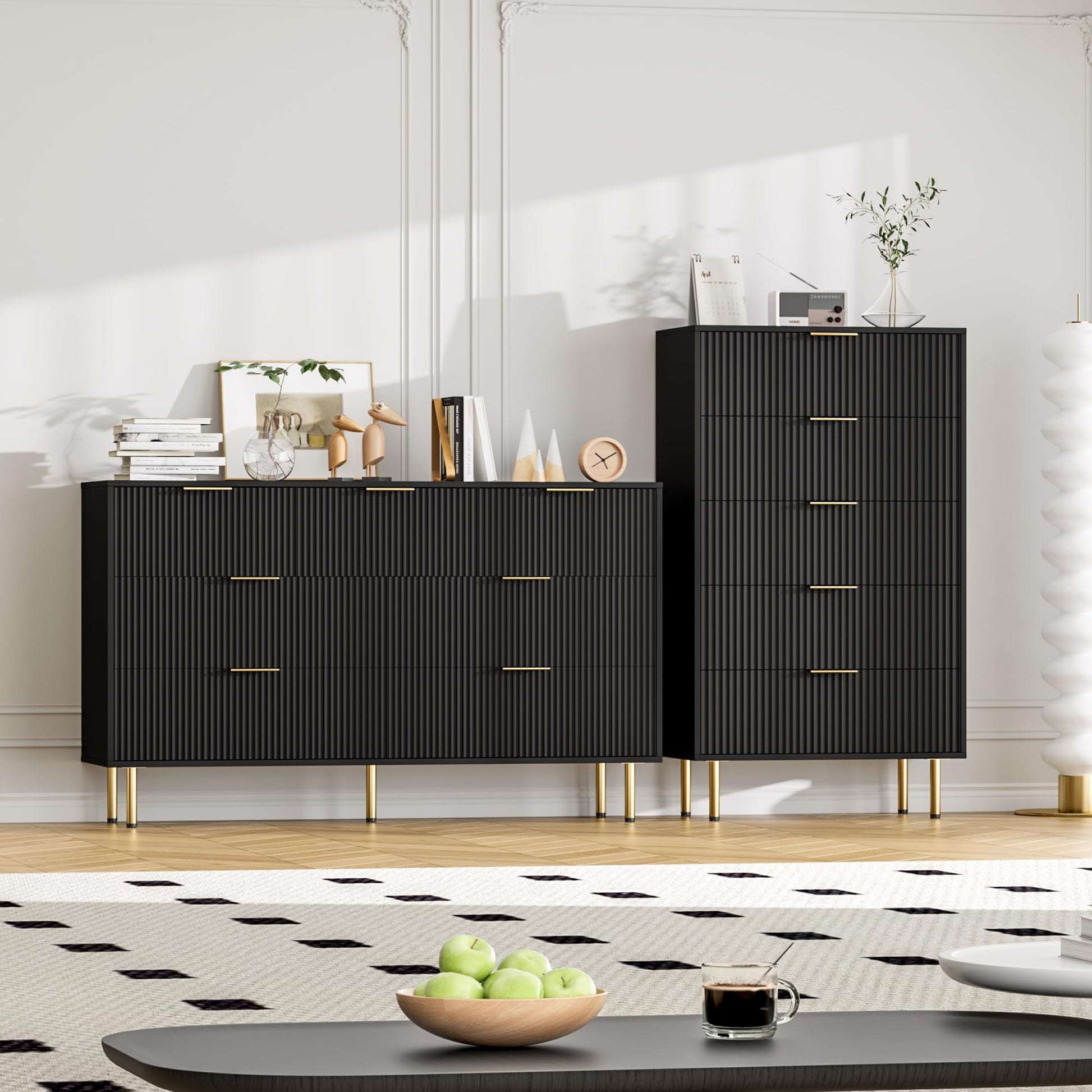 Cassettiera moderna Garvee a 5 cassetti con pannello scanalato per camera da letto e corridoio, 66.29 cm L x 32.51 cm W x 11.68 cm H, legno MDF, maniglie in metallo, robusta