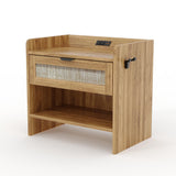 Garvee Comodino in Rattan con Stazione di Ricarica, 2 Prese e Porta USB, Legno Ingegnerizzato Rovere, Camera da Letto e Soggiorno, Facile Montaggio - Oak