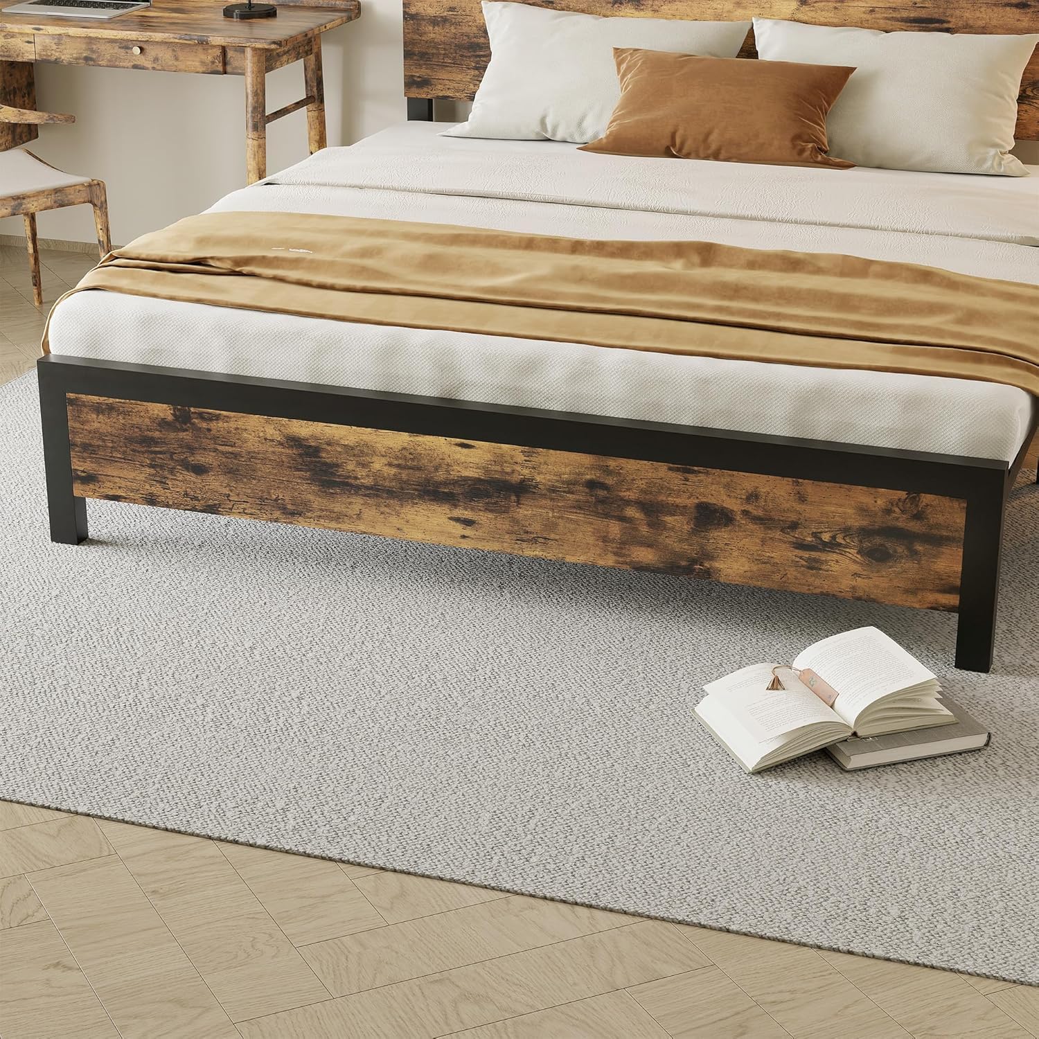 Struttura letto matrimoniale Garvee con testiera in legno, silenziosa, gambe in metallo, letto a piattaforma con contenitore, marrone rustico, camera da letto