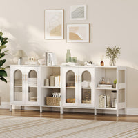 Credenza Garvee Buffet con ante in vetro, ripiani regolabili, MDF 3C, vetro, maniglie in metallo, bianco moderno, per soggiorno e sala da pranzo