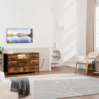 Cassettiera Garvee con 8 cassetti, mobile TV con luce LED, 3 prese e 2 porte USB per soggiorno, corridoio, camera da letto, marrone, robusta struttura in metallo, piano in legno