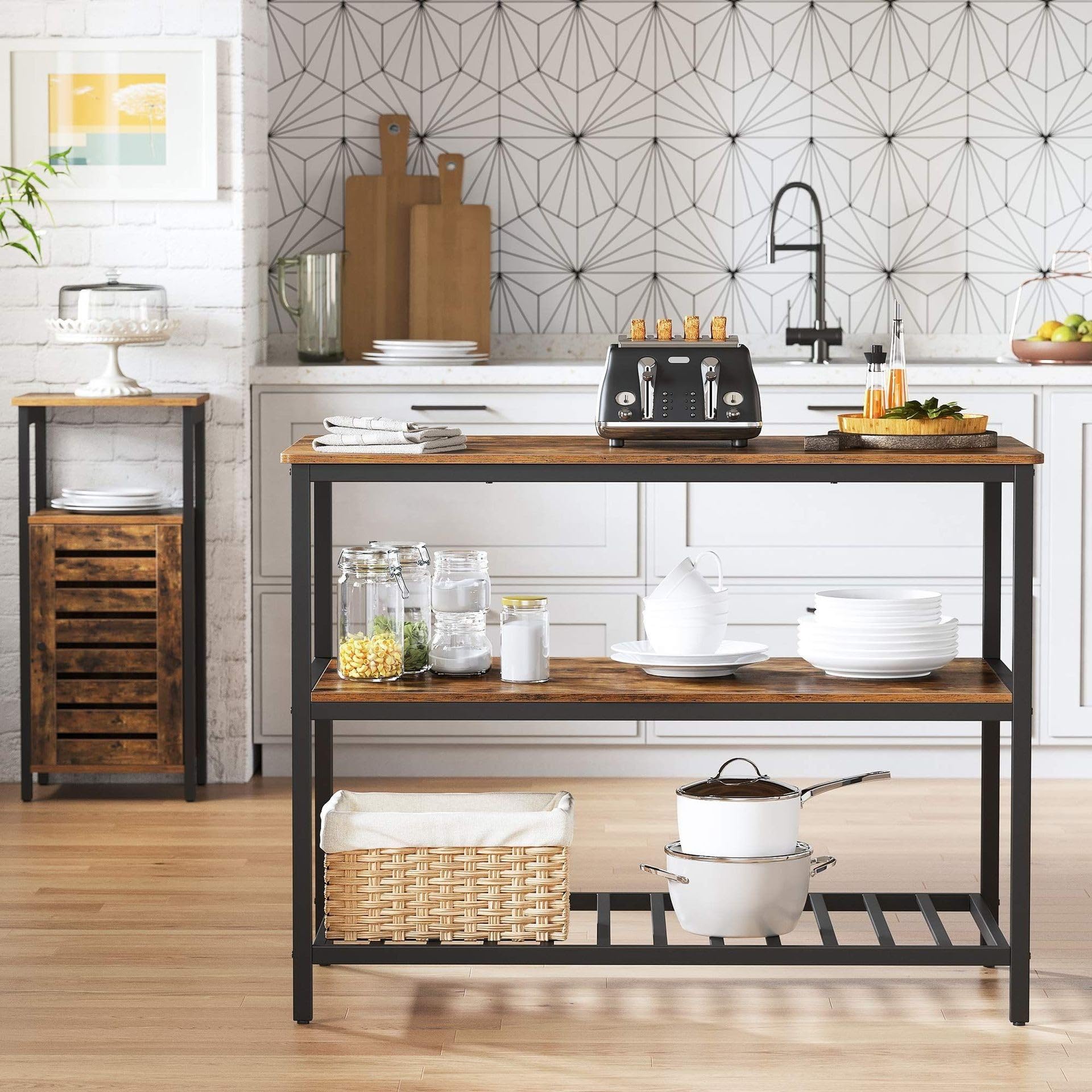Scaffale da cucina Garvee a 3 ripiani con ampio piano di lavoro, robusta struttura in acciaio, stile industriale, 120x60x90 cm, marrone rustico