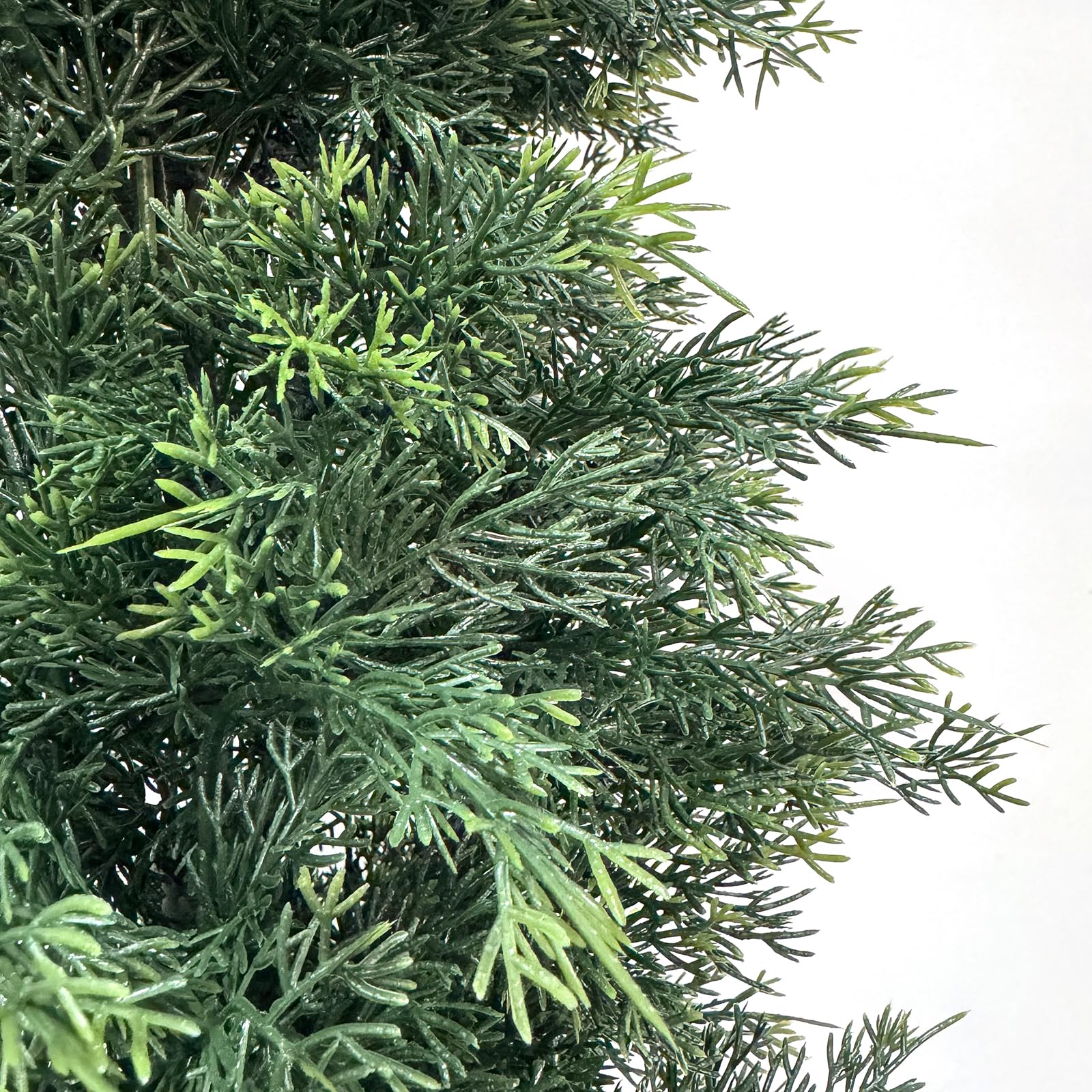 Albero di cedro artificiale Garvee da 48 pollici, resistente ai raggi UV, realistico, tronco di legno, resistente alle intemperie, set da 2, decorazione natalizia per esterni, verde