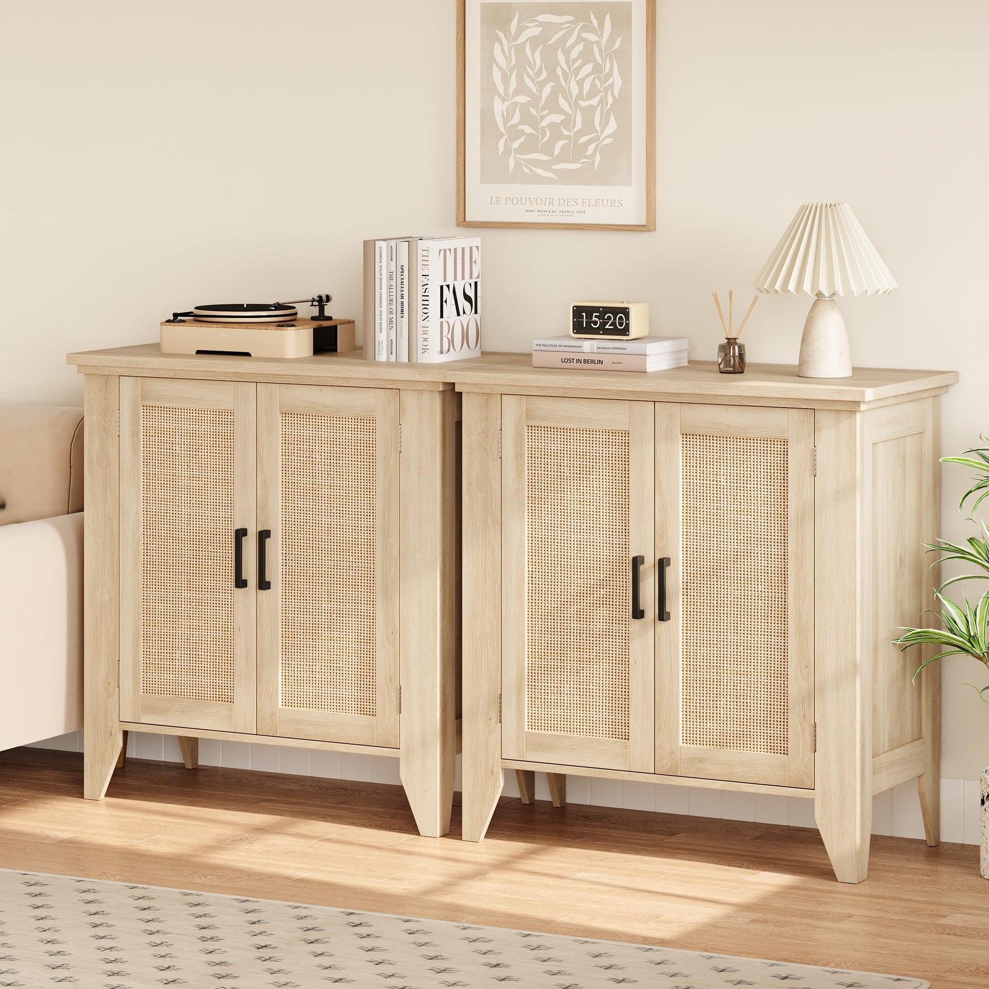 Mobiletto portaoggetti piccolo Garvee con ante e ripiani, credenza in rattan per soggiorno e cucina, 30"x15.8"x31.5", colore naturale