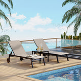 Garvee Set 3 Pezzi Poltrone Lounge Esterno Regolabile 5 Posizioni Tela Traspirante Telaio Metallo Ruote Tavolino Giardino Piscina Khaki 2 Sedie - Khaki
