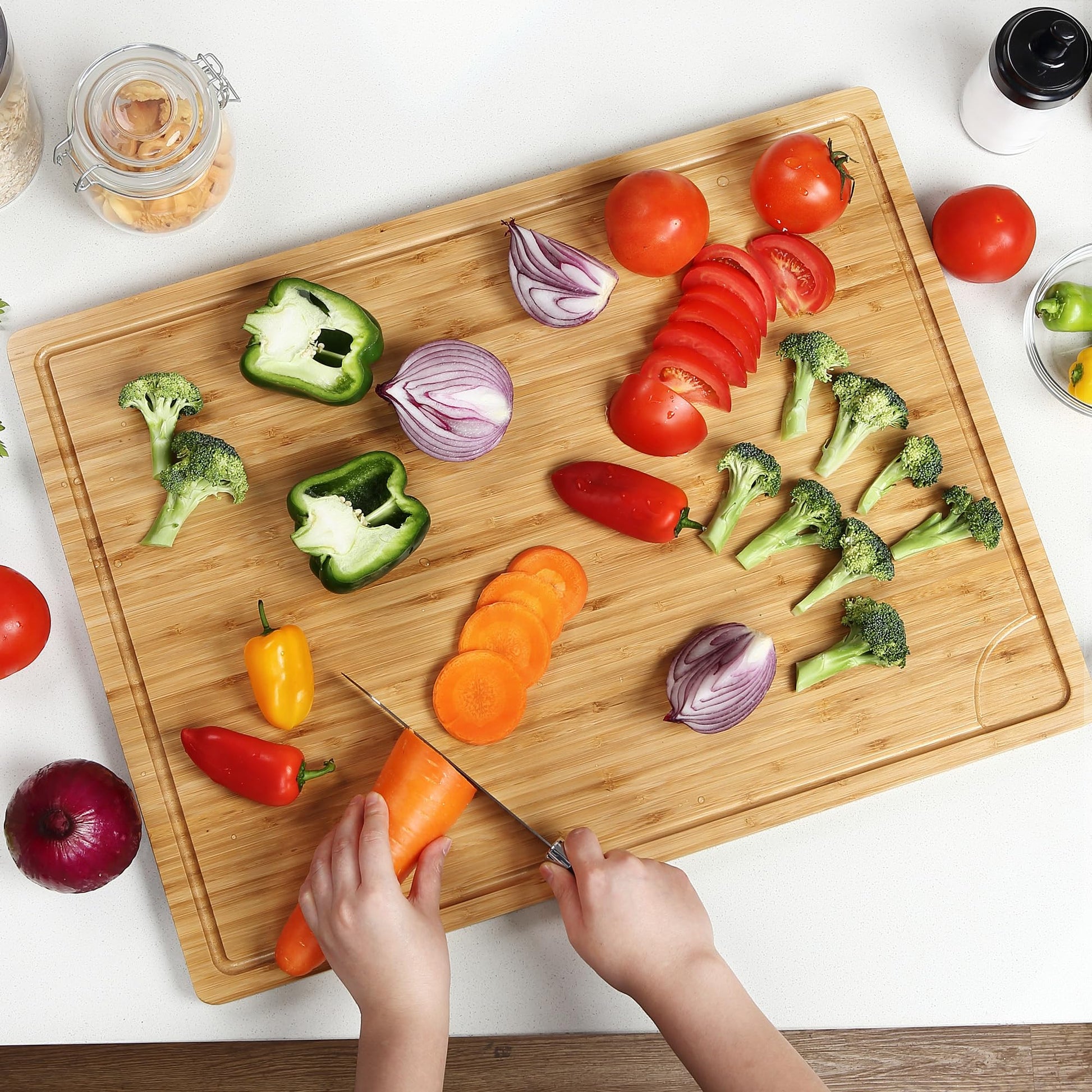 Tagliere in legno Garvee 24x18 pollici in bambù con scanalatura per il succo, adatto ai coltelli per l'uso in cucina, versatile, spesso 0,8 pollici, colore naturale