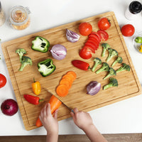 Tagliere in legno Garvee 24x18 pollici in bambù con scanalatura per il succo, adatto ai coltelli per l'uso in cucina, versatile, spesso 0,8 pollici, colore naturale