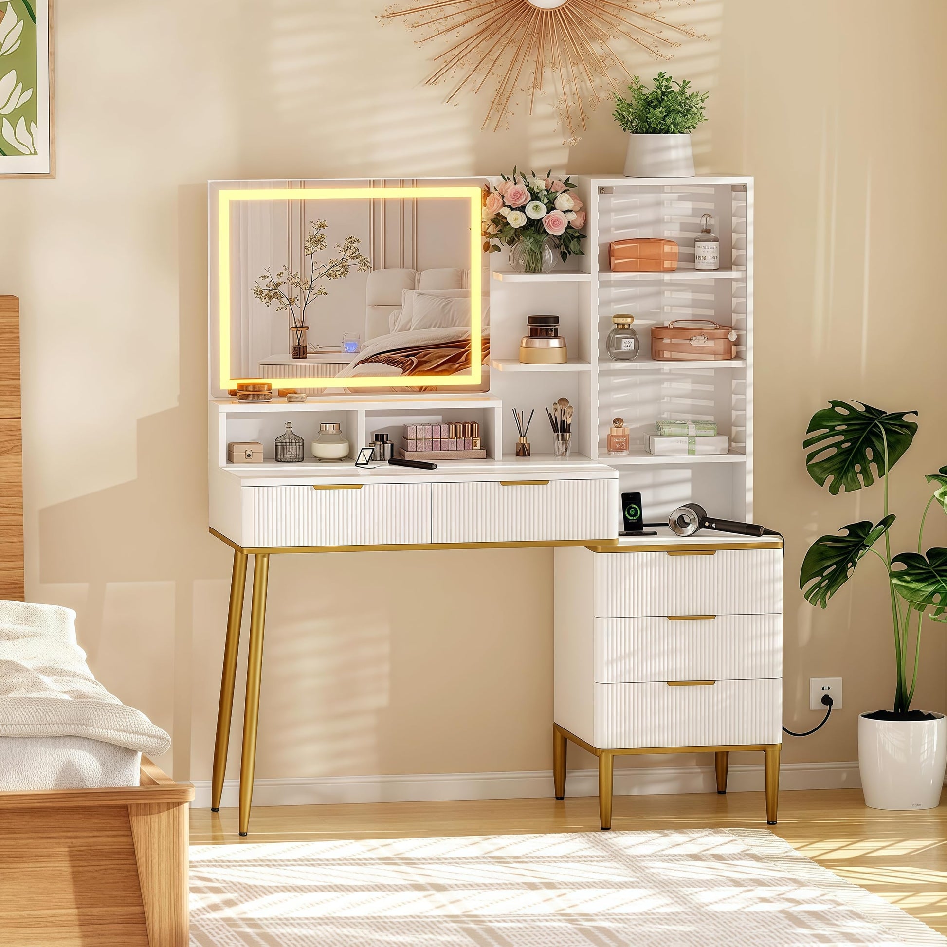 Scrivania da toeletta Garvee Fluted con specchio e luce LED a 3 colori, 5 cassetti e ripiani, bianco e oro, tavolo da toeletta per camera da letto, 45 pollici