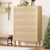 Garvee Cassettiera in Rattan 5 Cassetti con Gambe e Maniglie Dorate per Camera e Soggiorno, 80x39,5x112 cm, Legno Ingegnere, Design Moderno - Colore Legno