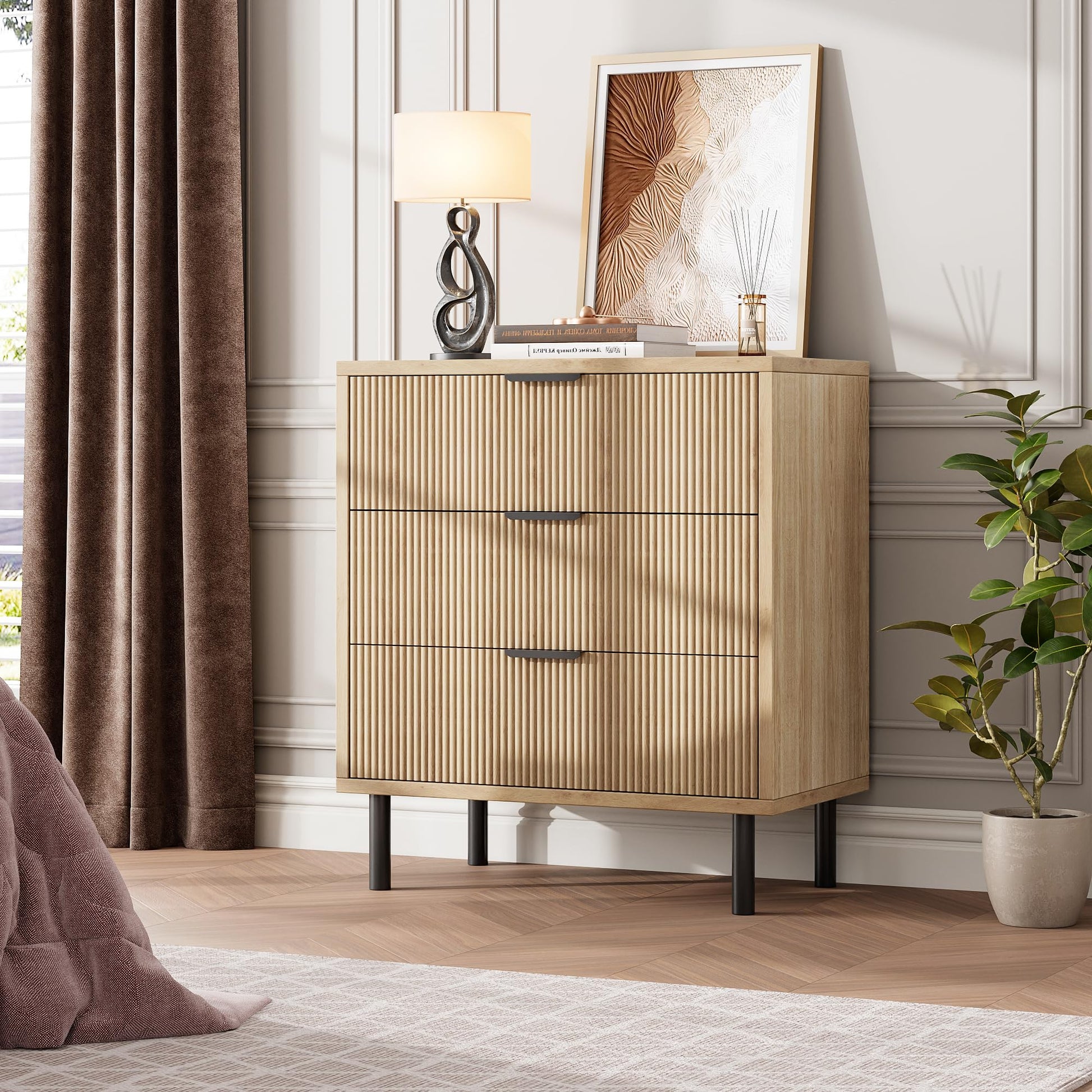 Cassettiera Garvee in rovere con 3 cassetti, design scanalato, gambe in metallo, protezione antiribaltamento per camera da letto e soggiorno, bianco, moderno