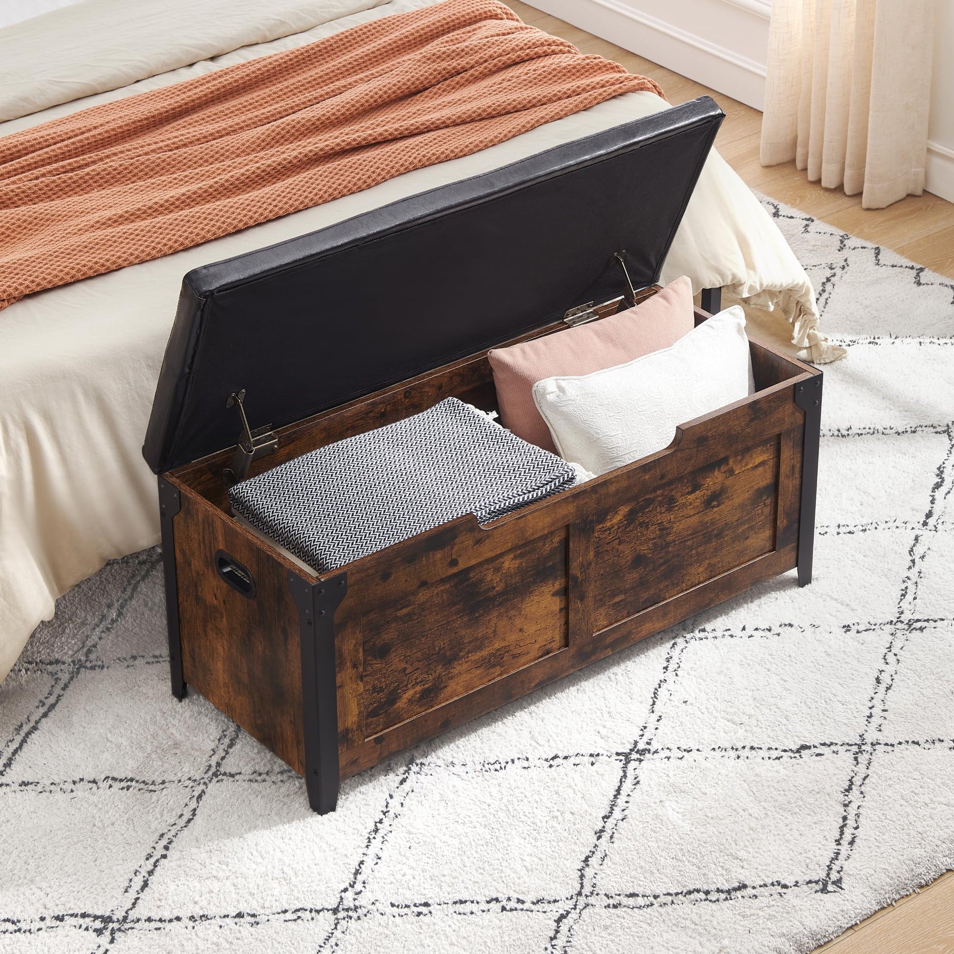 Garvee Cassapanca Contenitore in Legno con Telaio in Metallo, Cerniere di Sicurezza, Cuscino Imbottito, Ampio Spazio per Ingresso e Camera, 15.7"D x 39.4"W x 18.1"H, Multicolore