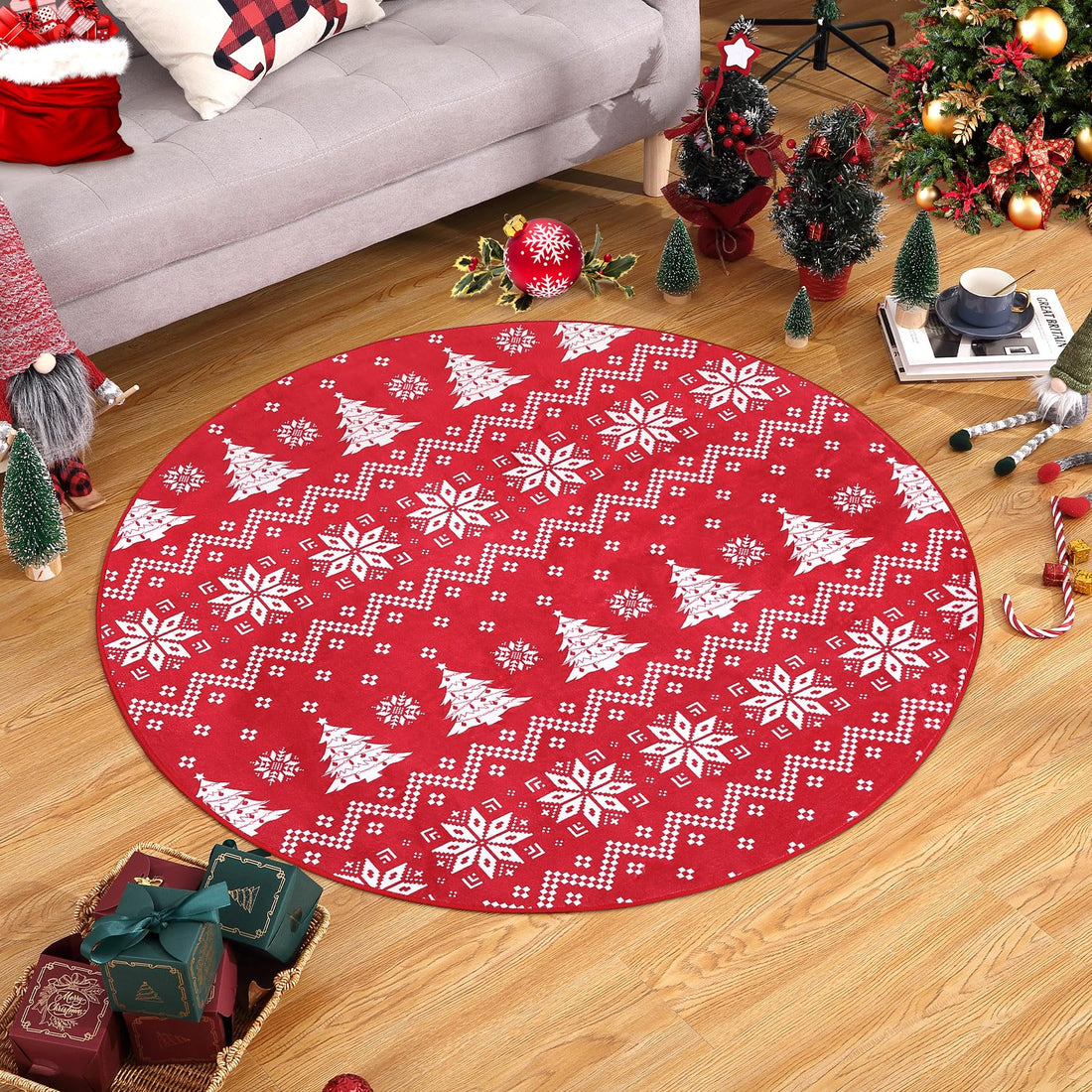 Garvee Tappeto Natalizio Rotondo Rosso con Fiocchi di Neve e Alberi di Natale - Antiscivolo, Lavabile in Lavatrice, Morbido Poliestere, Bordo Rinforzato - Per Soggiorno e Ingresso 120x120cm