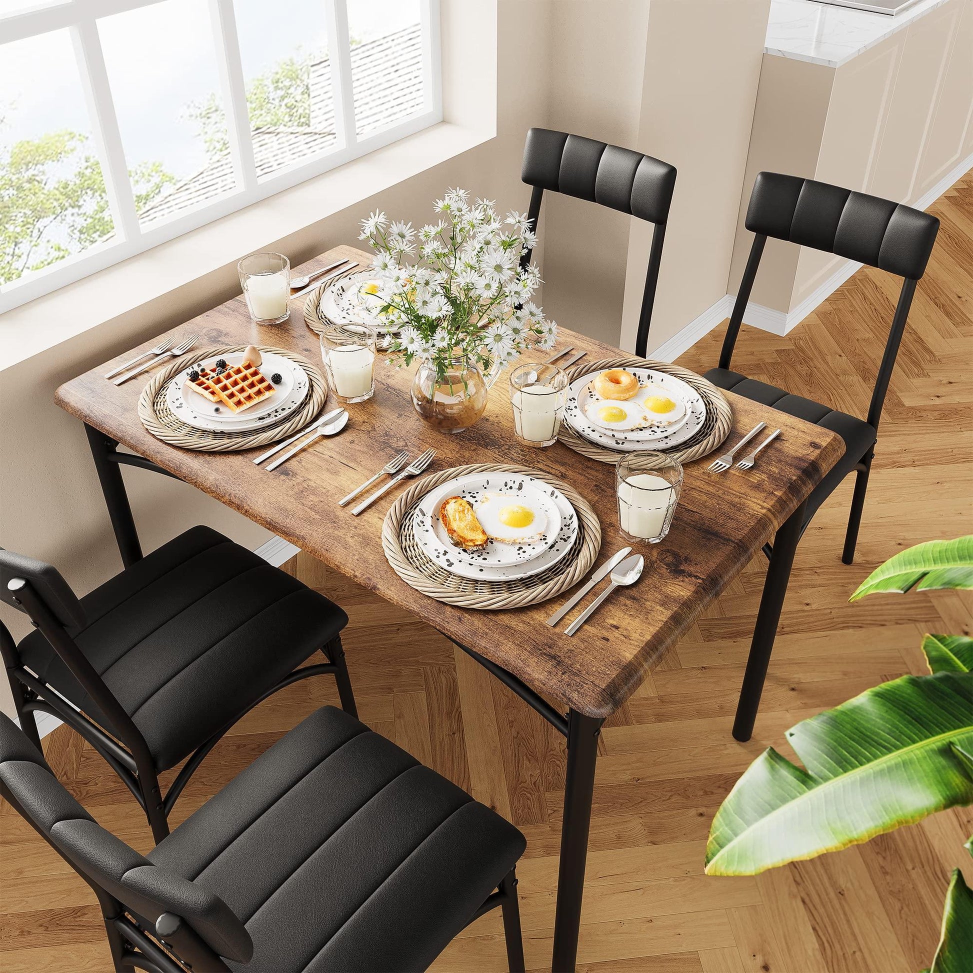 Set da pranzo Garvee per 4 persone, tavolo da cucina rustico con sedie imbottite, MDF e acciaio, salvaspazio, impermeabile, facile da montare, ideale per piccoli spazi