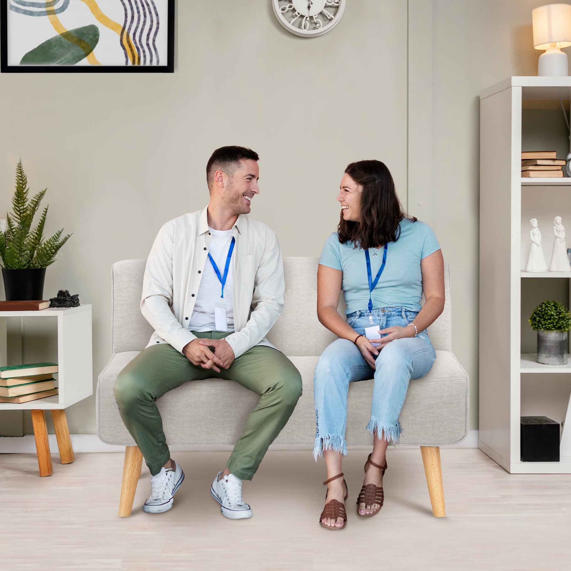 Divano Garvee a 2 posti, tessuto effetto lino, gambe in legno, look retrò, beige, per soggiorno e camera da letto