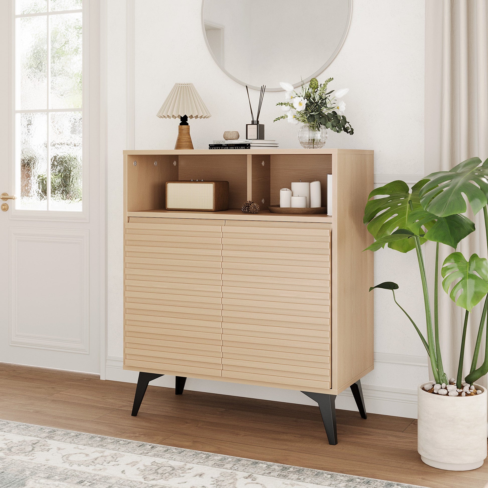 Credenza con ripiani regolabili Garvee Fluted Storage Cabinet, per soggiorno e cucina, gambe in legno pregiato 3D, struttura in metallo, nero