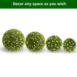 Garvee - Set di 2 sfere di bosso artificiale da 22,4" bianche con anello per appendere, per balcone e giardino, materiale PE resistente ai raggi UV, senza manutenzione - Bianco