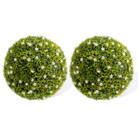 Garvee - Set di 2 palline di bosso artificiale da 16,5" con fiori bianchi per balcone e giardino, materiale PE durevole e che non richiede manutenzione, verde