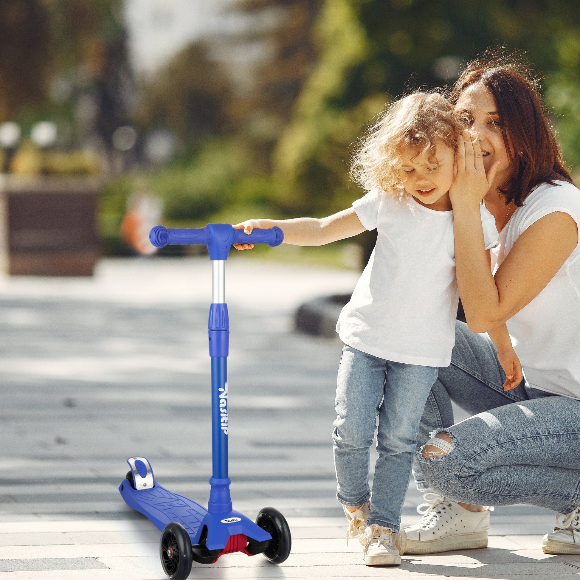 Monopattino per bambini Garvee regolabile in altezza in 3 posizioni, blu: con telaio in alluminio, ruote a LED e sterzo di sicurezza per bambini e bambine dai 3 anni in su, per uso interno ed esterno.