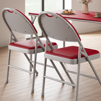 Garvee Set di 2 sedie pieghevoli con rivestimento in similpelle, metallo, pieghevoli, rosse, per uso interno ed esterno, impilabili, comode