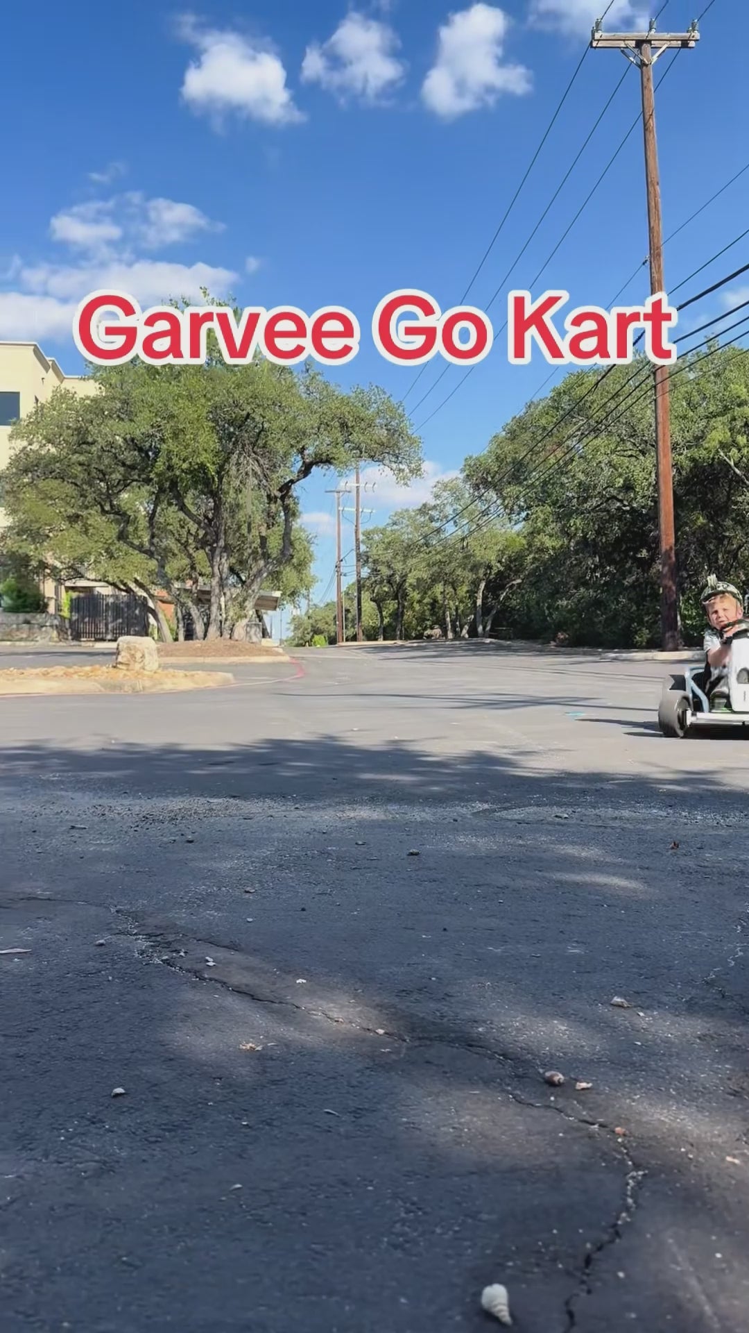 Go-Kart Elettrico Garvee 24 V, 2 Motori da 300 W, Modalità Drift, Sedile Ampio, per Bambini da 3 Anni in Su, Outdoor, Bianco